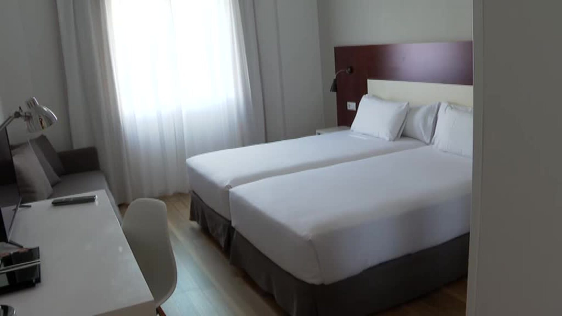 Cataluña habilita hoteles para albergar a los contactos de casos positivos