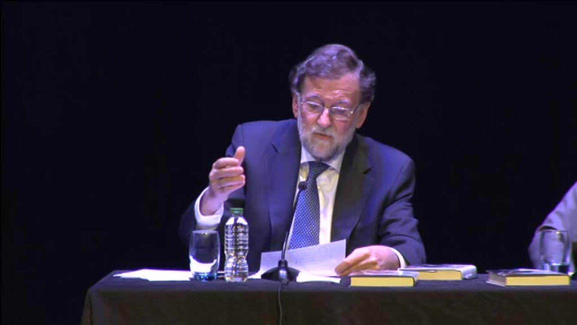 Rajoy: &quot;A mí me parece muy bien que el Rey venga a España&quot;