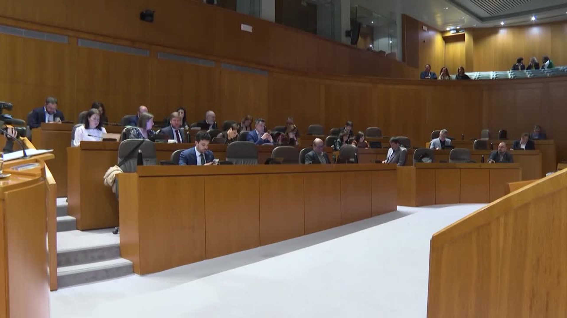 PP gana en Aragón con dos escaños menos, PSOE pierde cinco y Vox y CHA ...