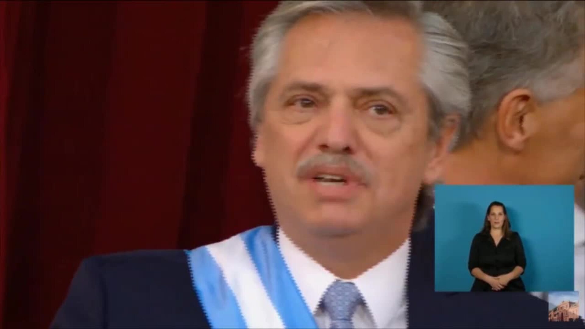 Macri entrega los atributos presidenciales a Alberto Fernández