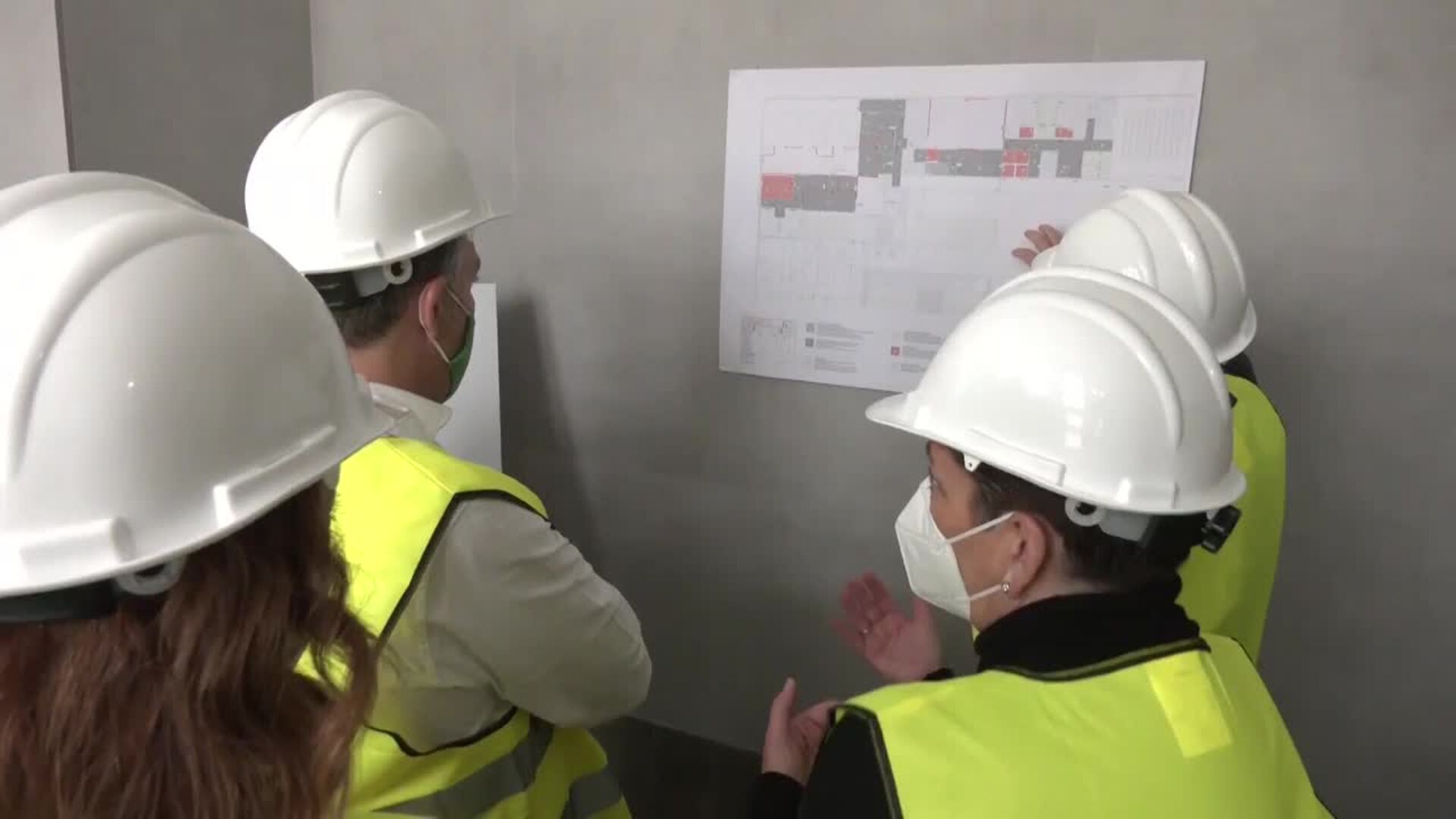 Bendodo visita las obras de adaptación del Hospital de Alta Resolución de Estepona