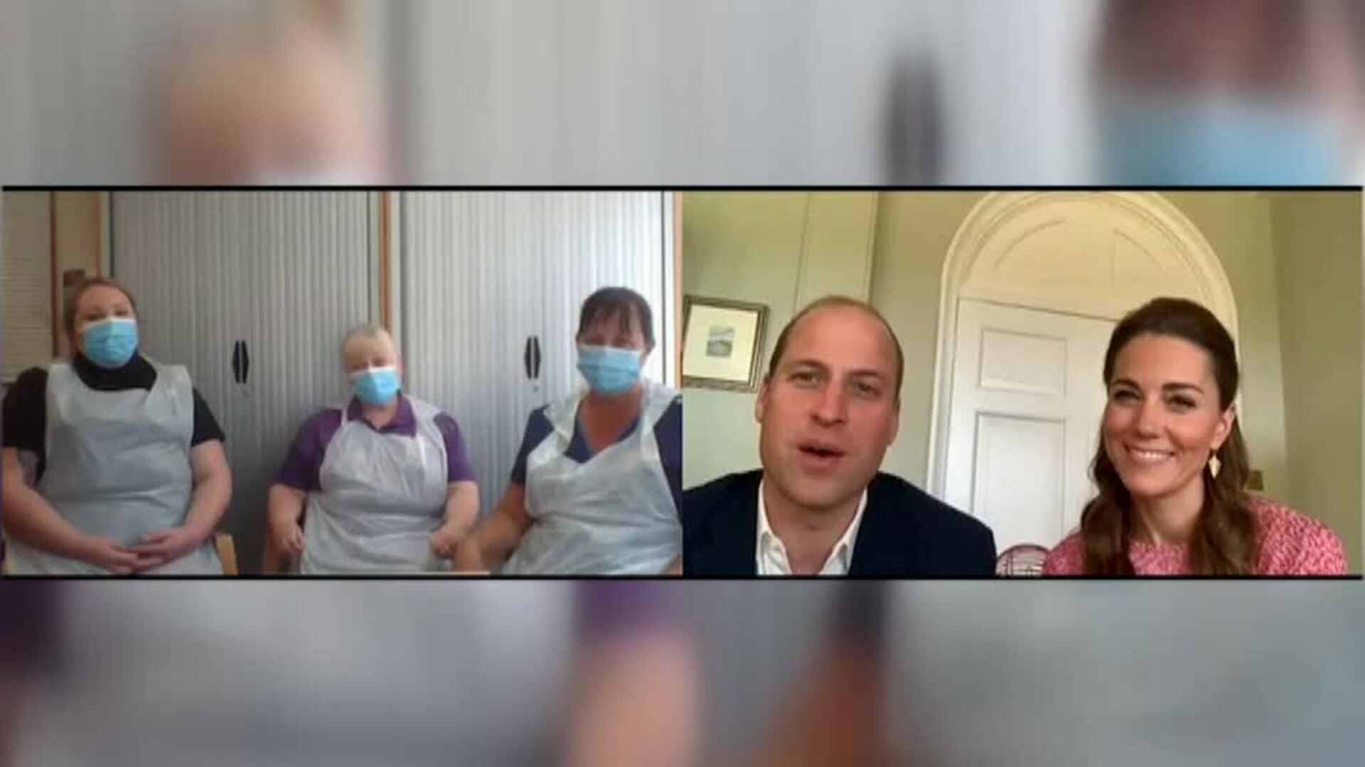 Los duques de Cambridge juegan al bingo con los mayores de una residencia