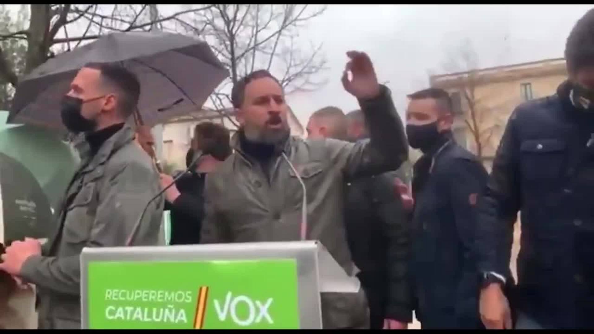 Lanzan objetos contra Abascal en Salt (Girona)