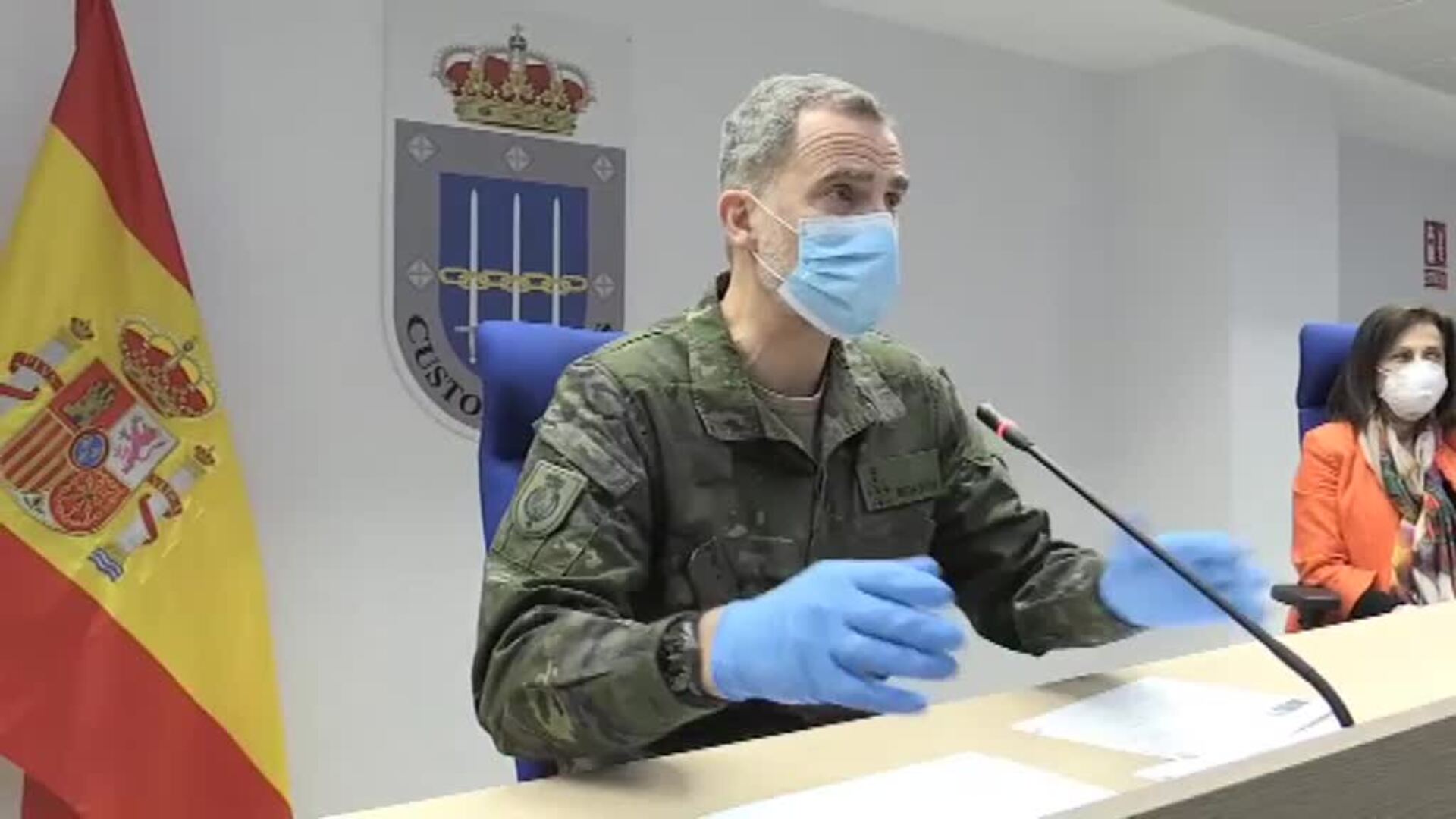El rey agradece a las Fuerzas Armadas su &quot;vocación y entrega&quot; en la batalla contra el COVID-19