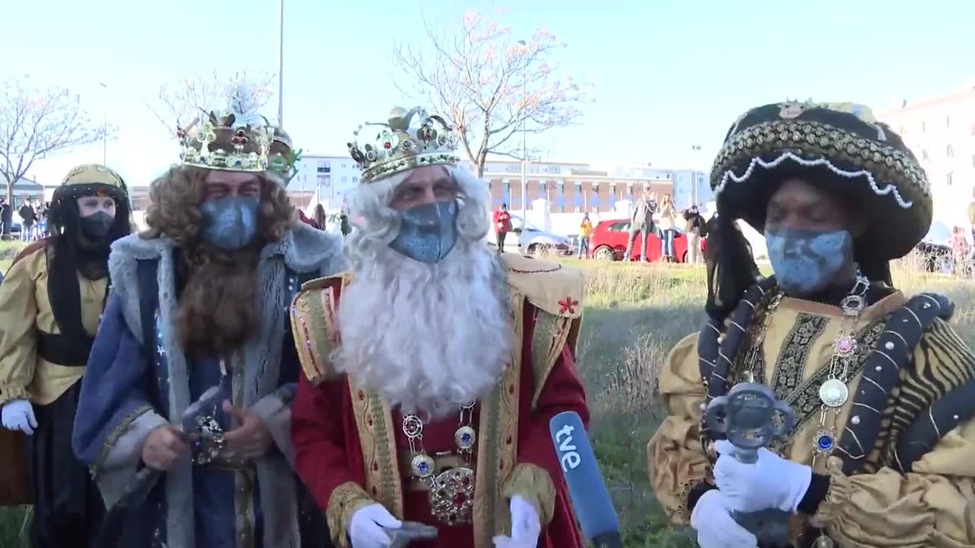 Los Reyes Magos transmiten su &quot;cariño&quot; a los niños de Cáceres