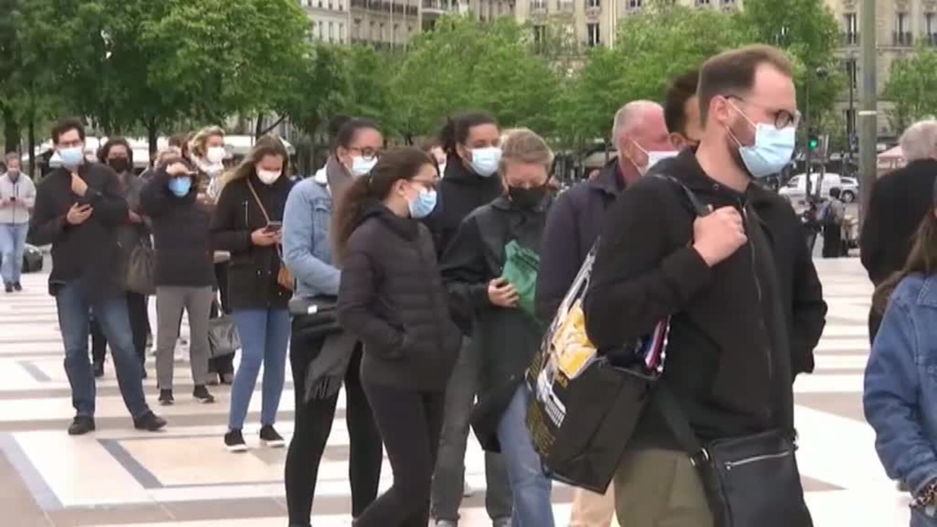 Despliegan un &quot;abismo&quot; virtual bajo la Torre Eiffel