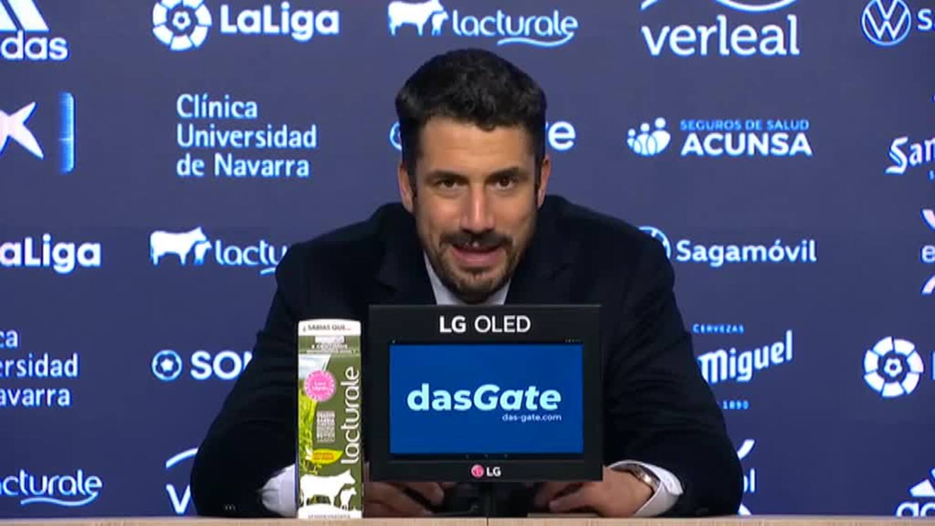 El Alavés cae en el descuento ante el Osasuna y su técnico cree que todavía &quot;se puede&quot; salvar del descenso