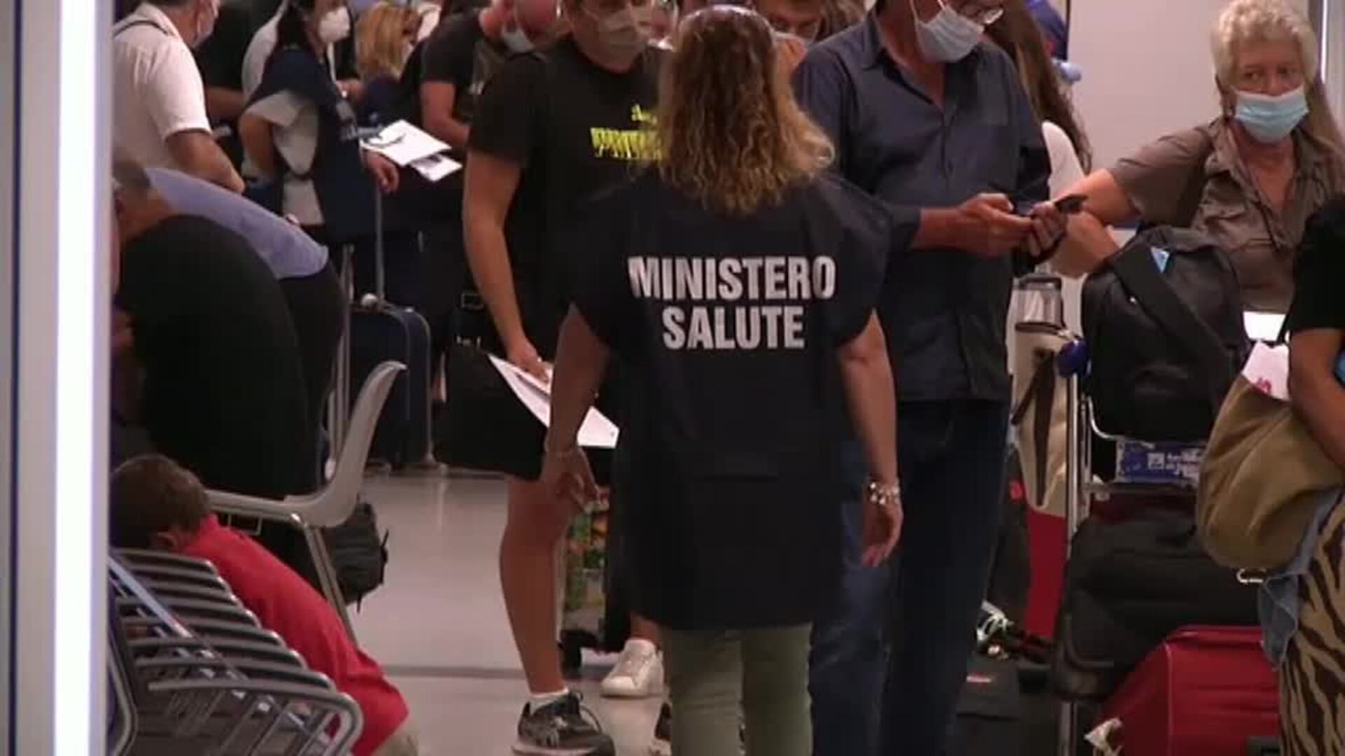 Confusión en los aeropuertos de Roma en el primer fin de semana de pruebas a los viajeros llegados de España