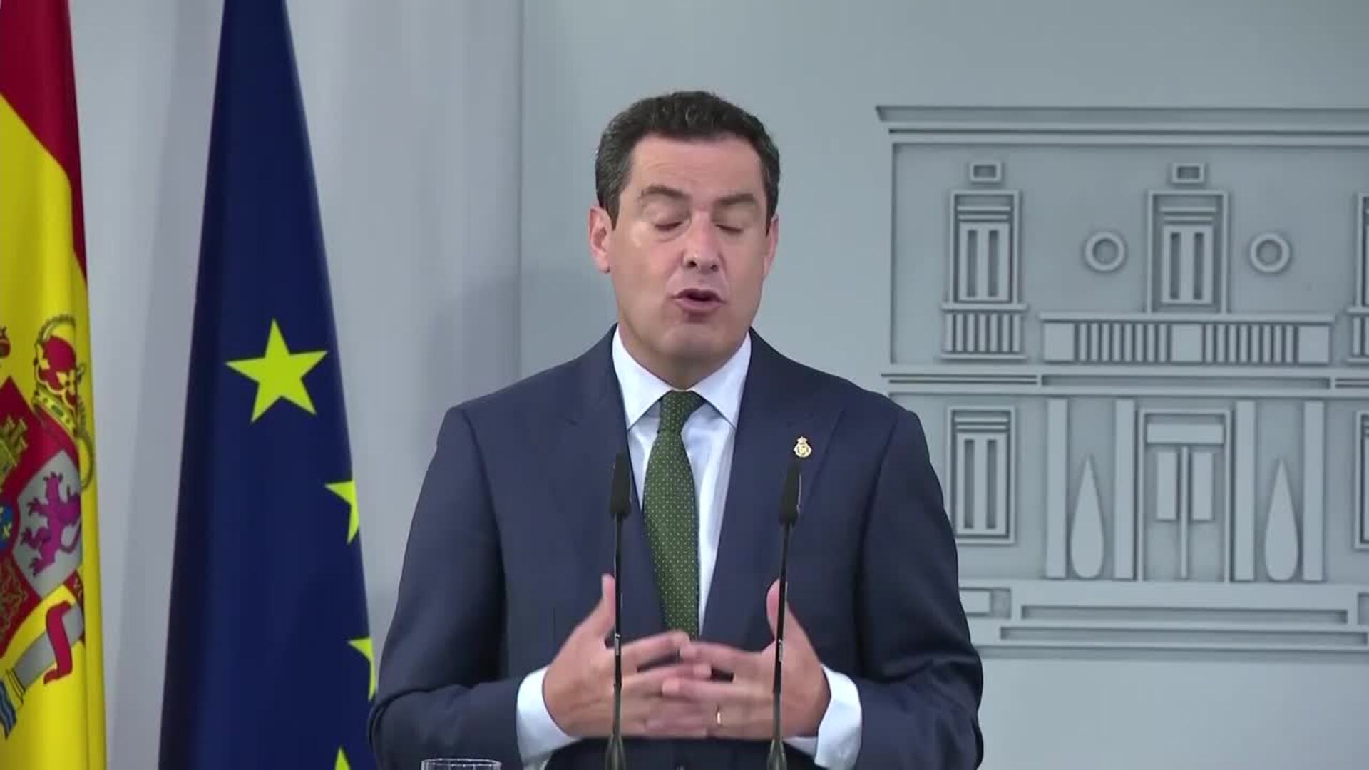 Moreno urge a Sánchez la mesa bilateral Estado-Andalucía y compensar un déficit de 10.835 millones