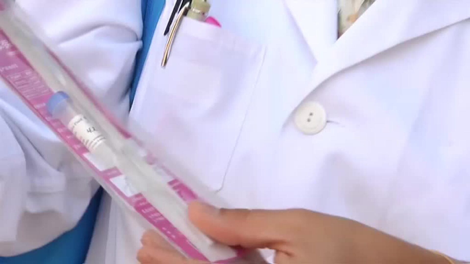 En busca del coronavirus en las superficies de Mieres, Asturias