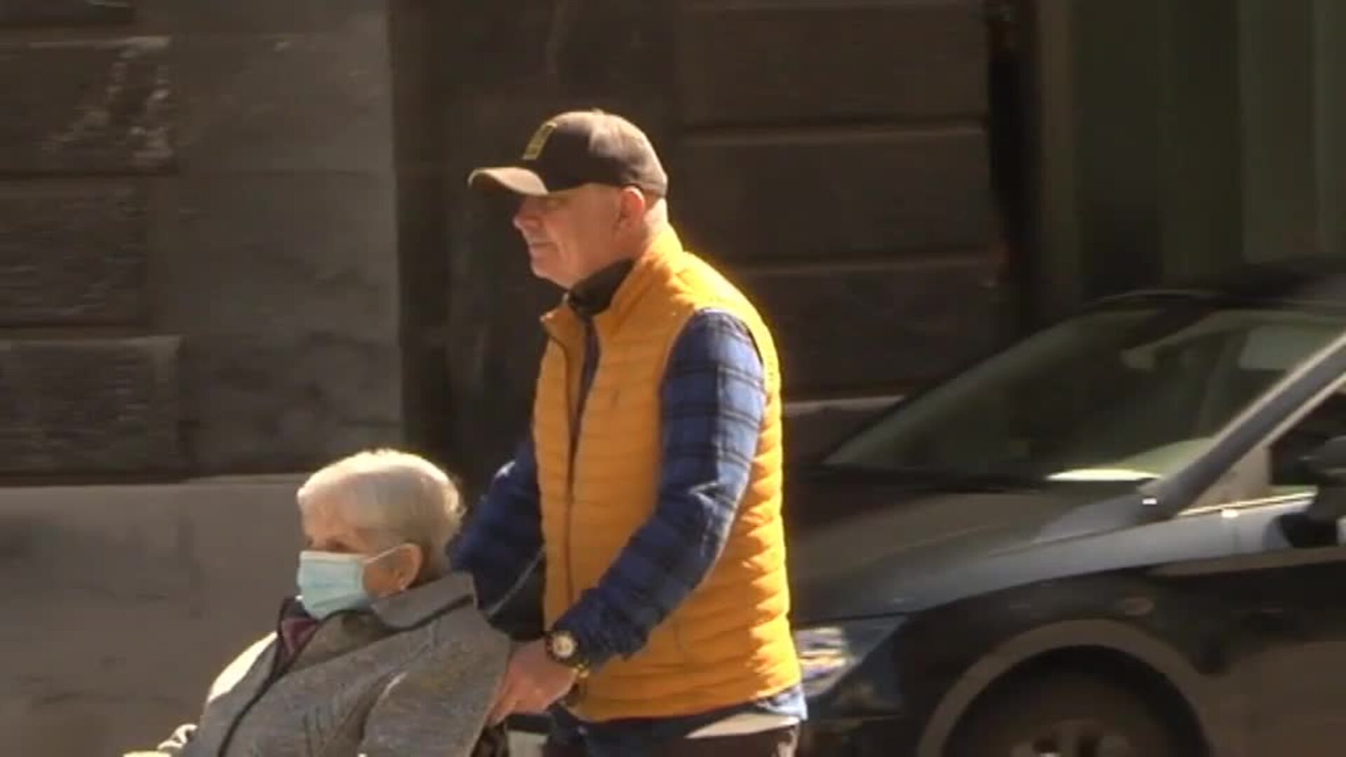 Asturias recomienda mantener la mascarilla en interiores al dispararse la incidencia