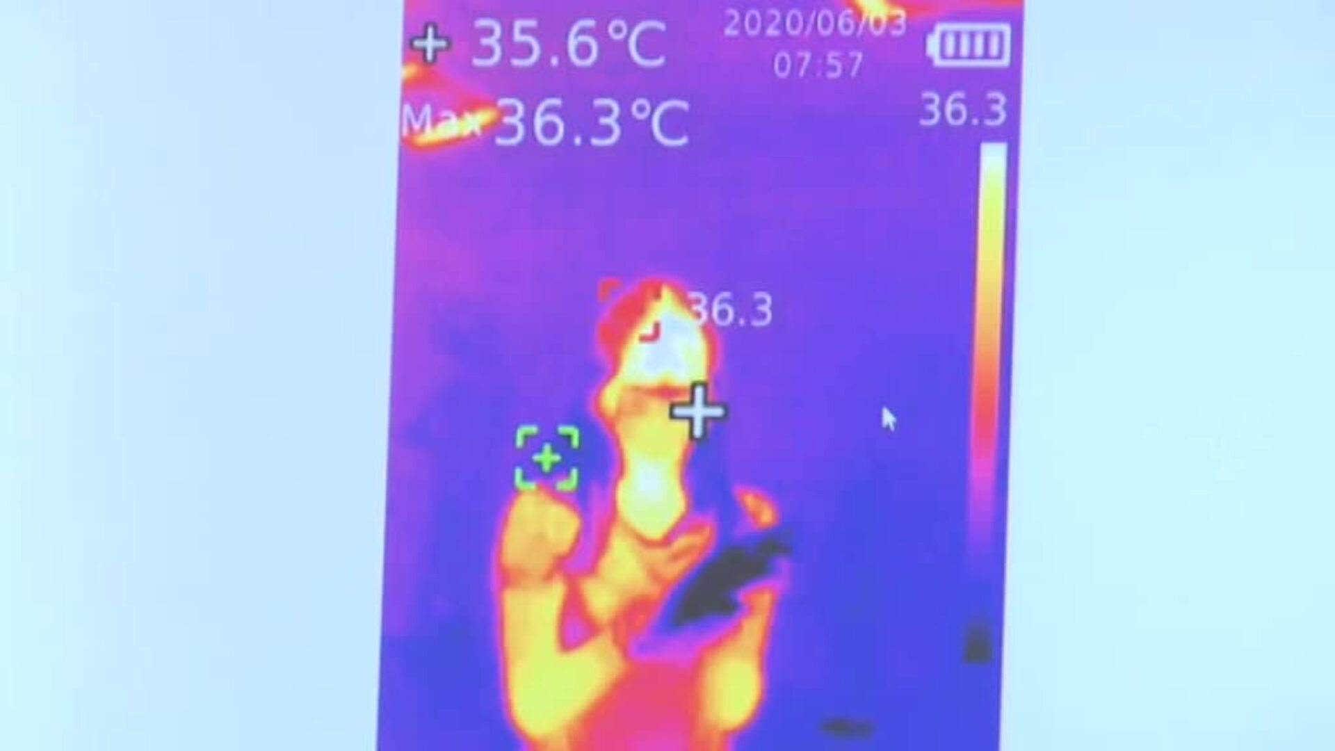 Estudiantes de medicina confinados para afrontar el examen MIR  con garantías