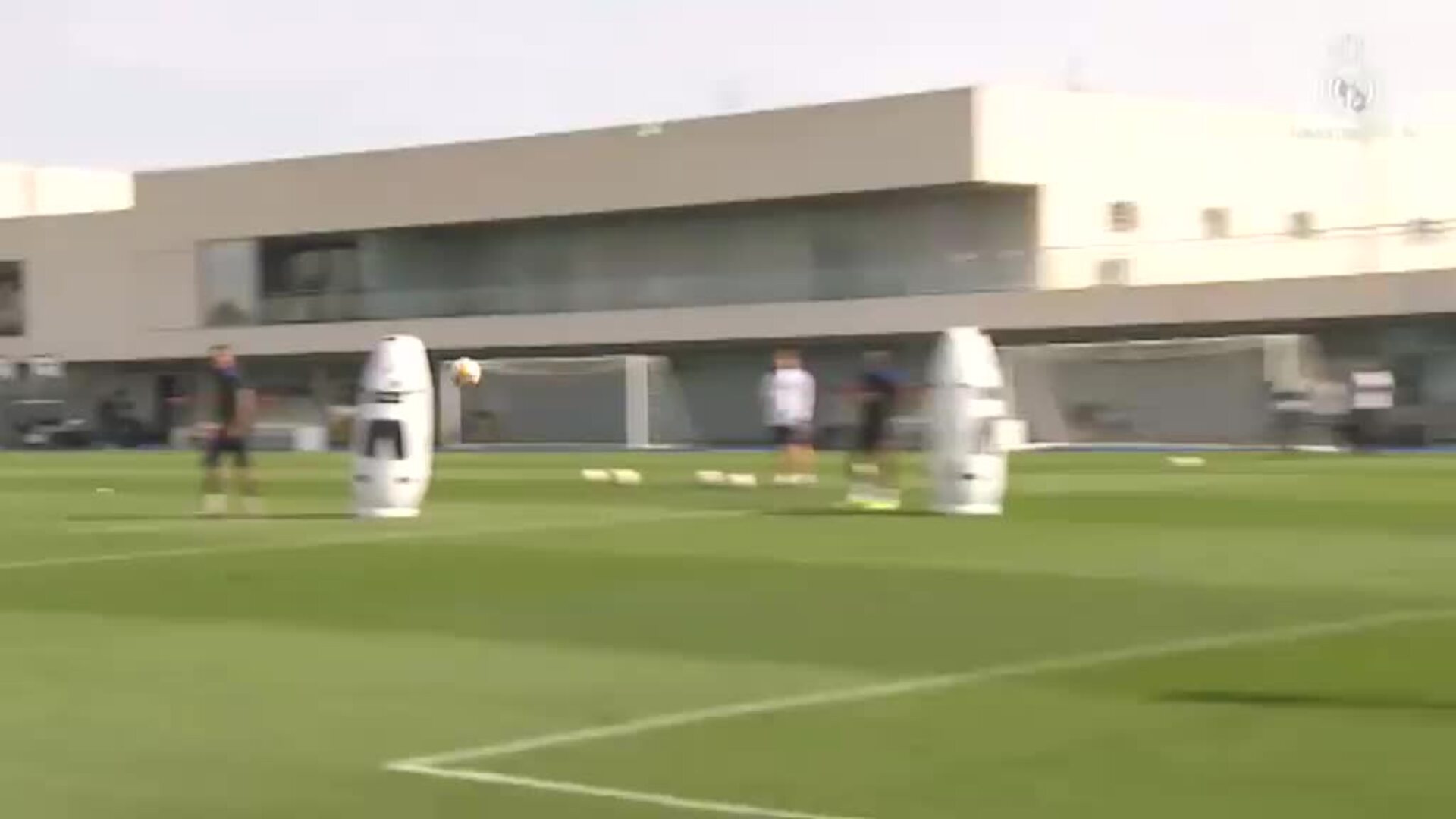 Mendy vuelve a entrenarse en solitario tras hacerlo con el grupo ayer