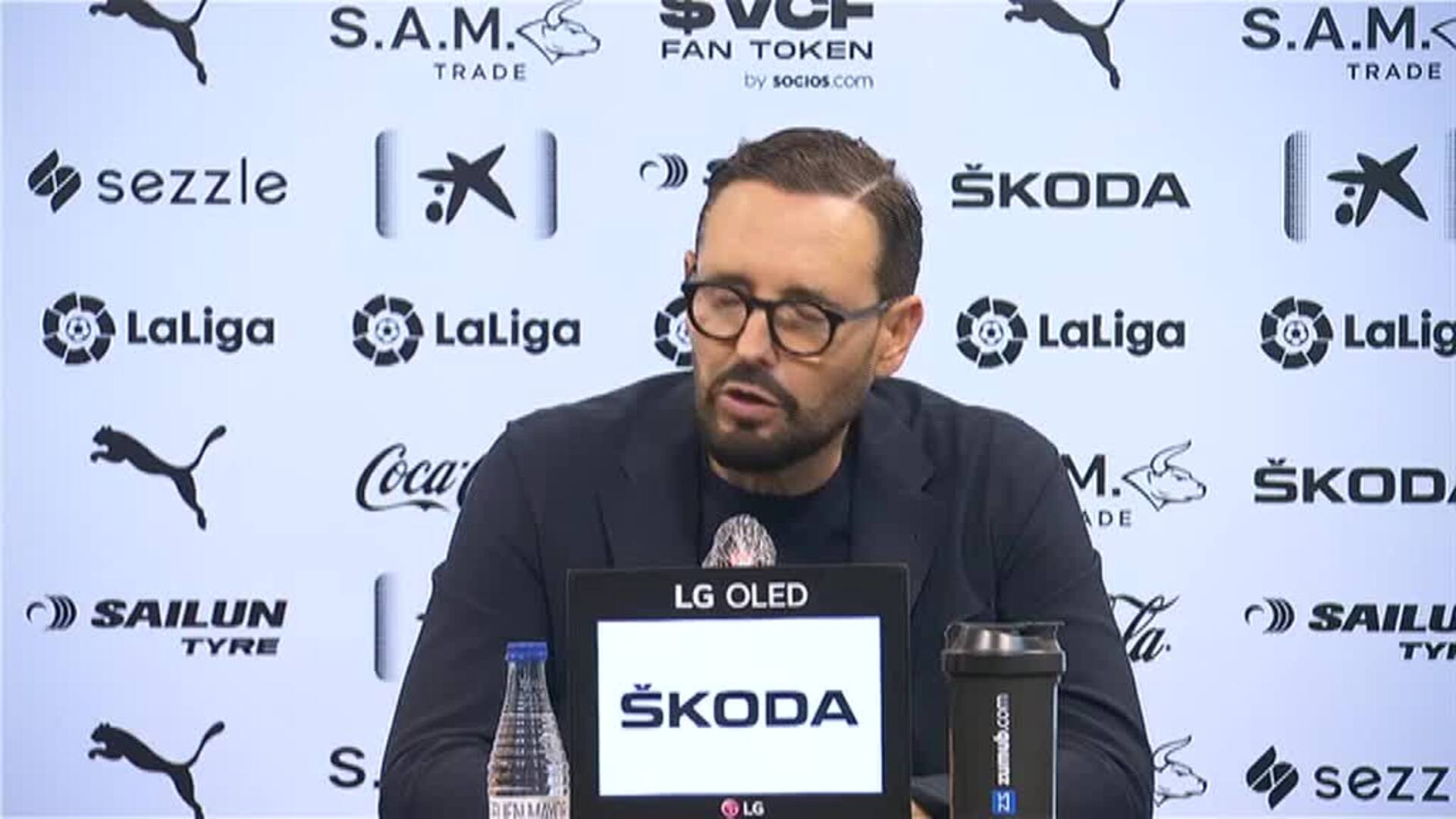 Bordalás está &quot;muy muy cabreado&quot; y &quot;frustrado&quot; tras la goleada del Barça en Mestalla