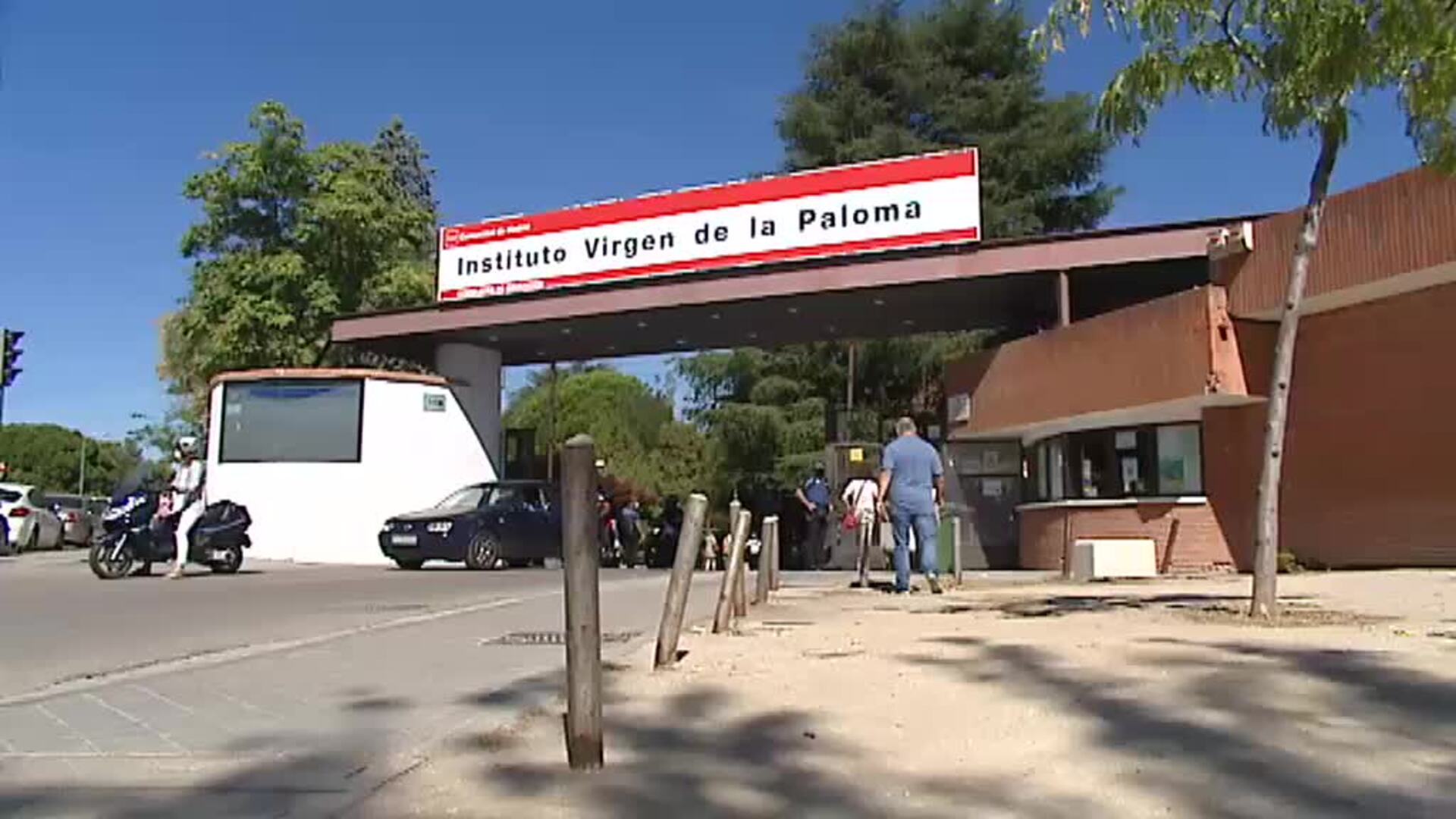 Segundo día de colas de profesores para someterse a las pruebas covid en Madrid