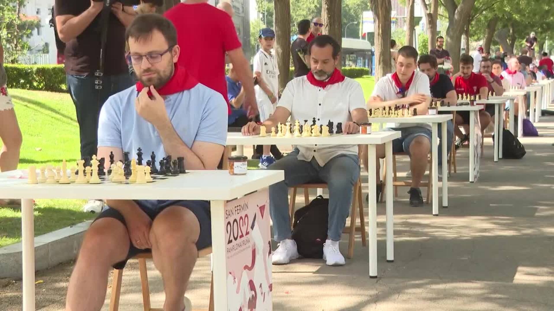 El Paseo de Recoletos de Madrid acoge el II Encierro de Ajedrez