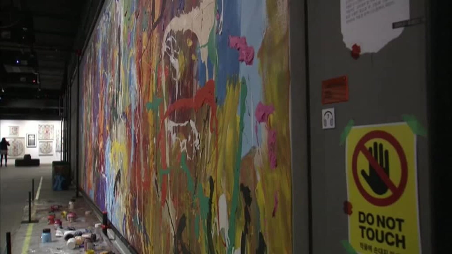 Una pareja pinta por error sobre una obra de expresionismo de 500.000 dólares