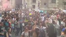 Masiva manifestación anti vacunas y negacionista en Londres