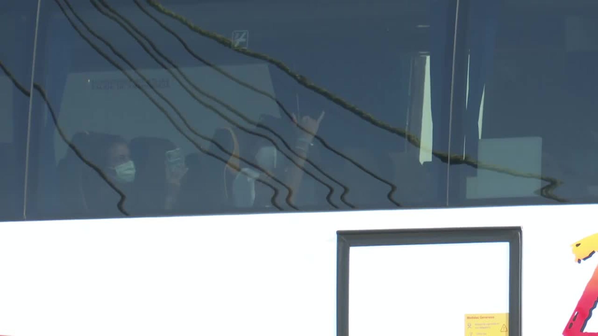 Desembarcan en València los 118 estudiantes del macrobrote de Mallorca