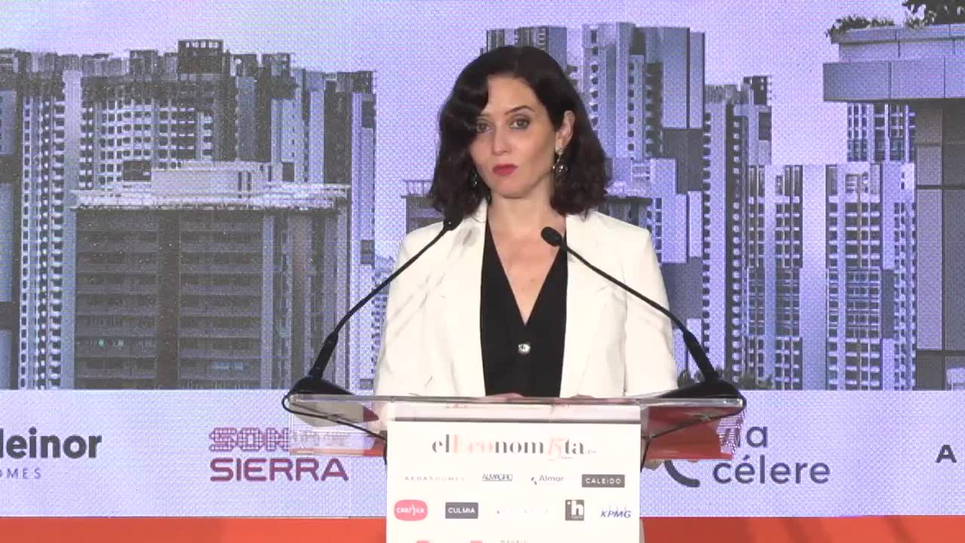 Ayuso anuncia nombramiento de Toni Cantó frente a la Oficina del Español