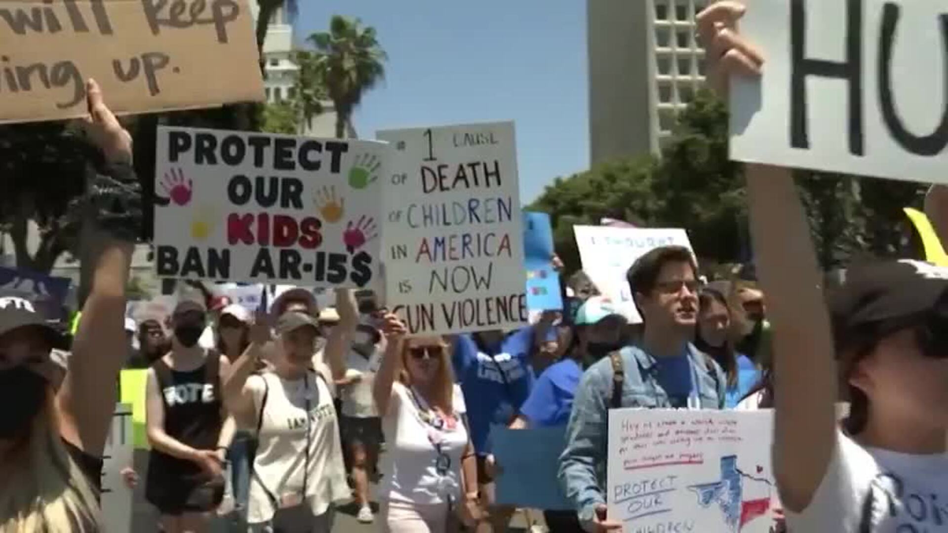Nueva jornada de protestas en EEUU contra el libre acceso a las armas