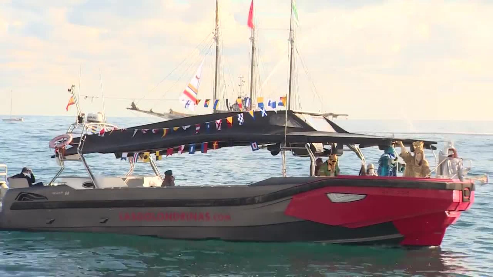 Los Reyes Magos llegan a Barcelona por mar