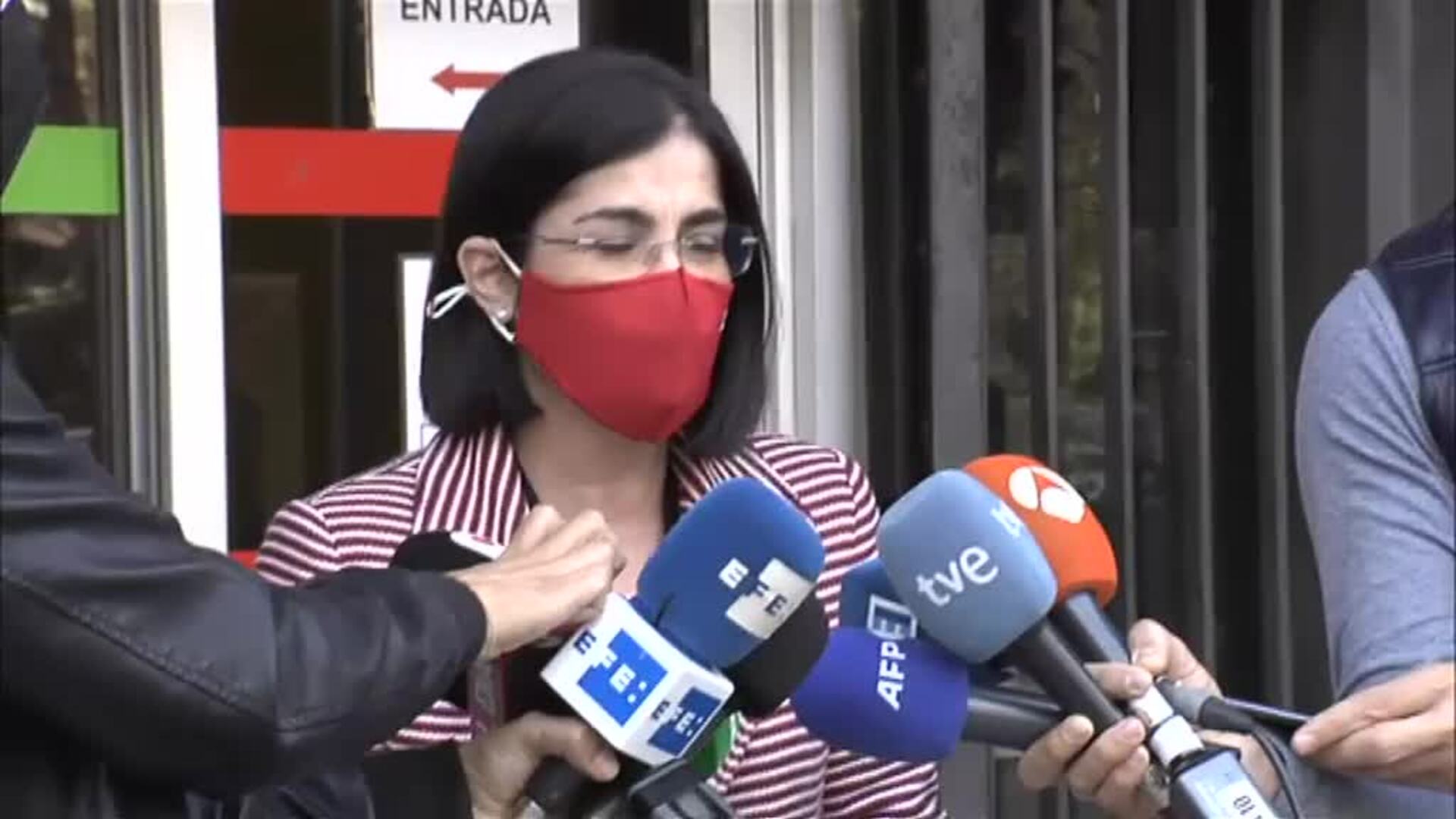 Darias mantiene el objetivo de que en verano el 70% de los españoles estarán vacunados: &quot;Está al alcance de la mano&quot;