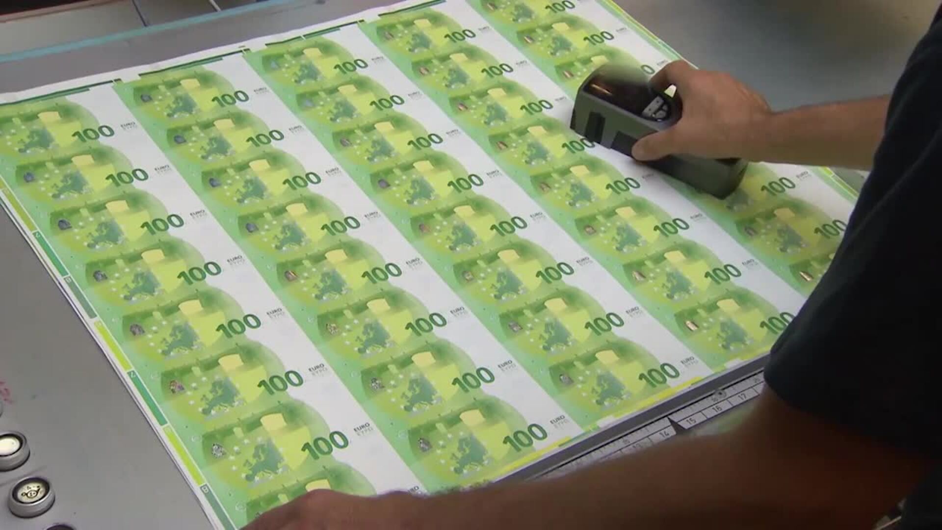 El Gobierno paraliza actividades no esenciales durante dos semanas