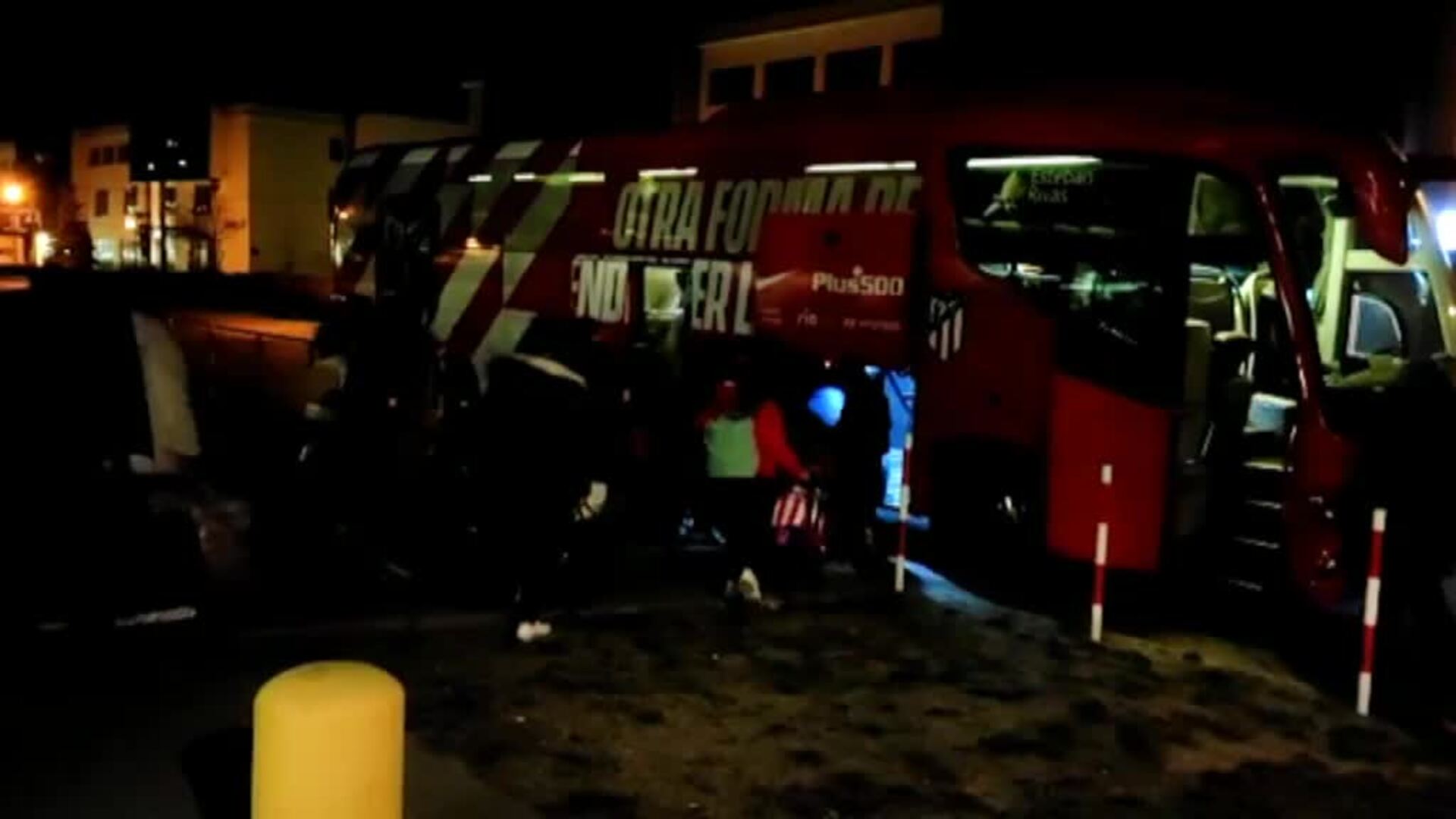 El autobús del Atleti con una treintena de refugiados ucranianos llega mañana a Madrid