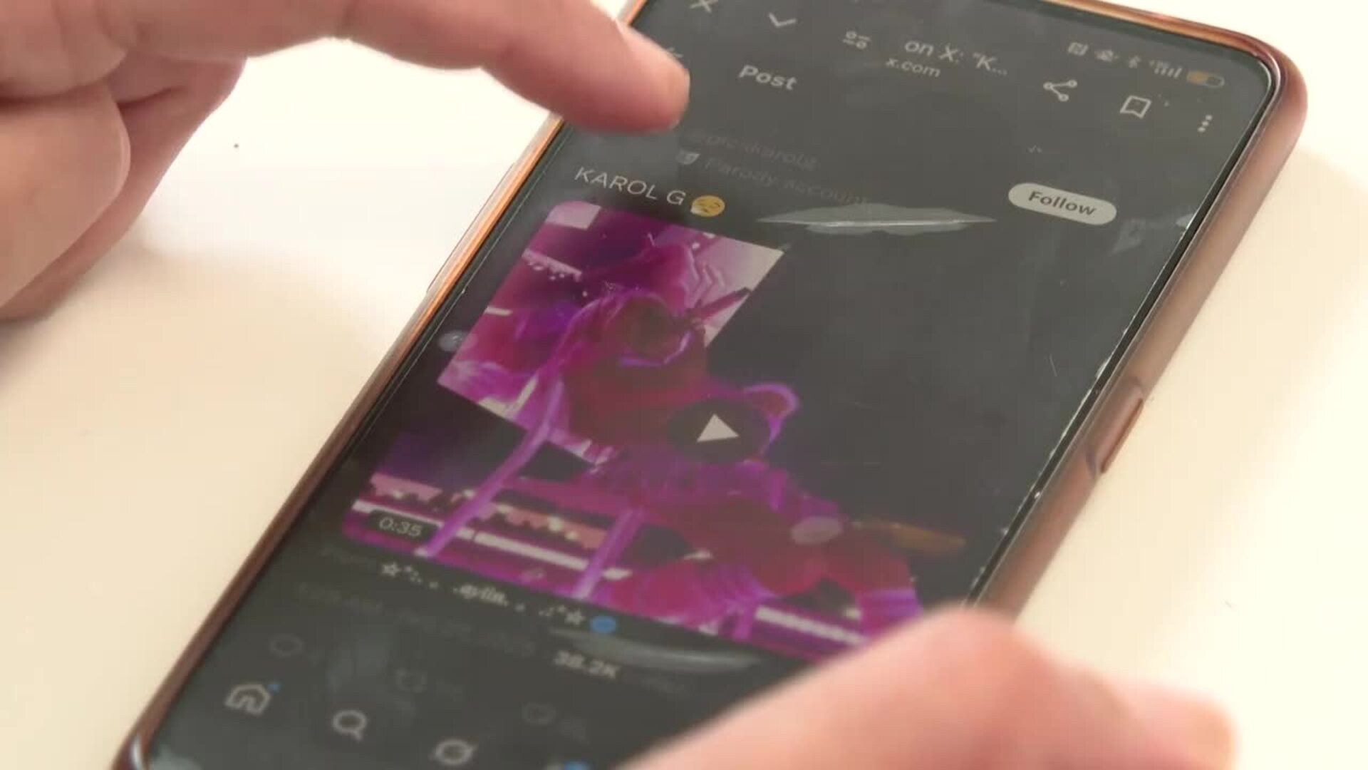 Bruselas multa a X con 120 millones por engañar a sus usuarios con marca azul de verificación