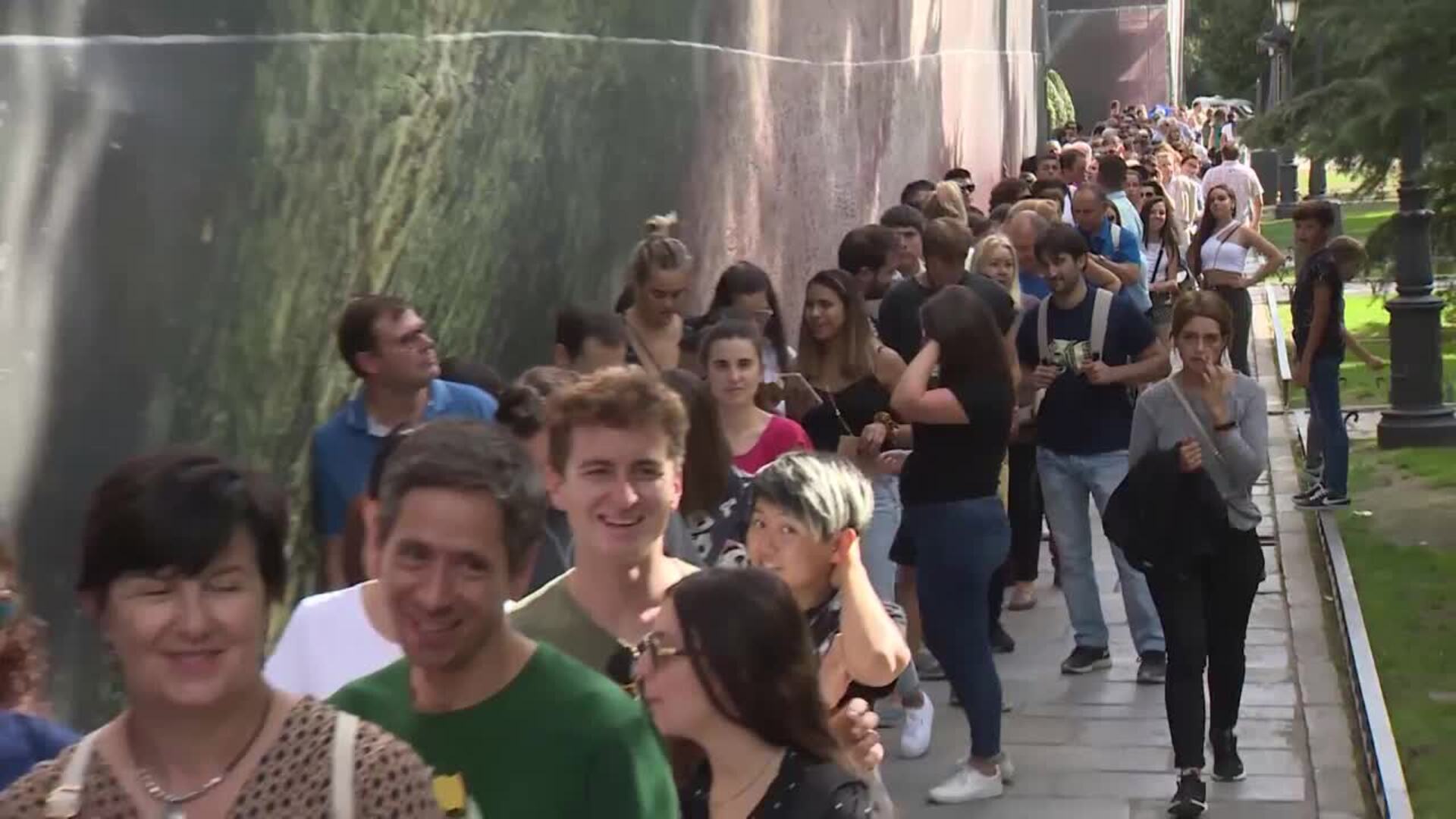 Visitantes acuden gratis al Museo del Prado por la Fiesta Nacional