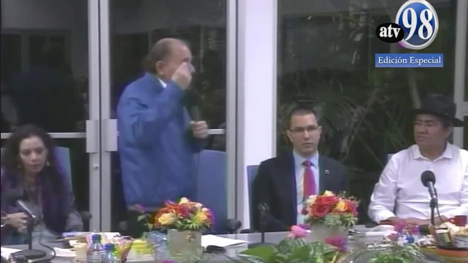 Daniel Ortega llama &quot;a las armas&quot; tras la crisis en Bolivia