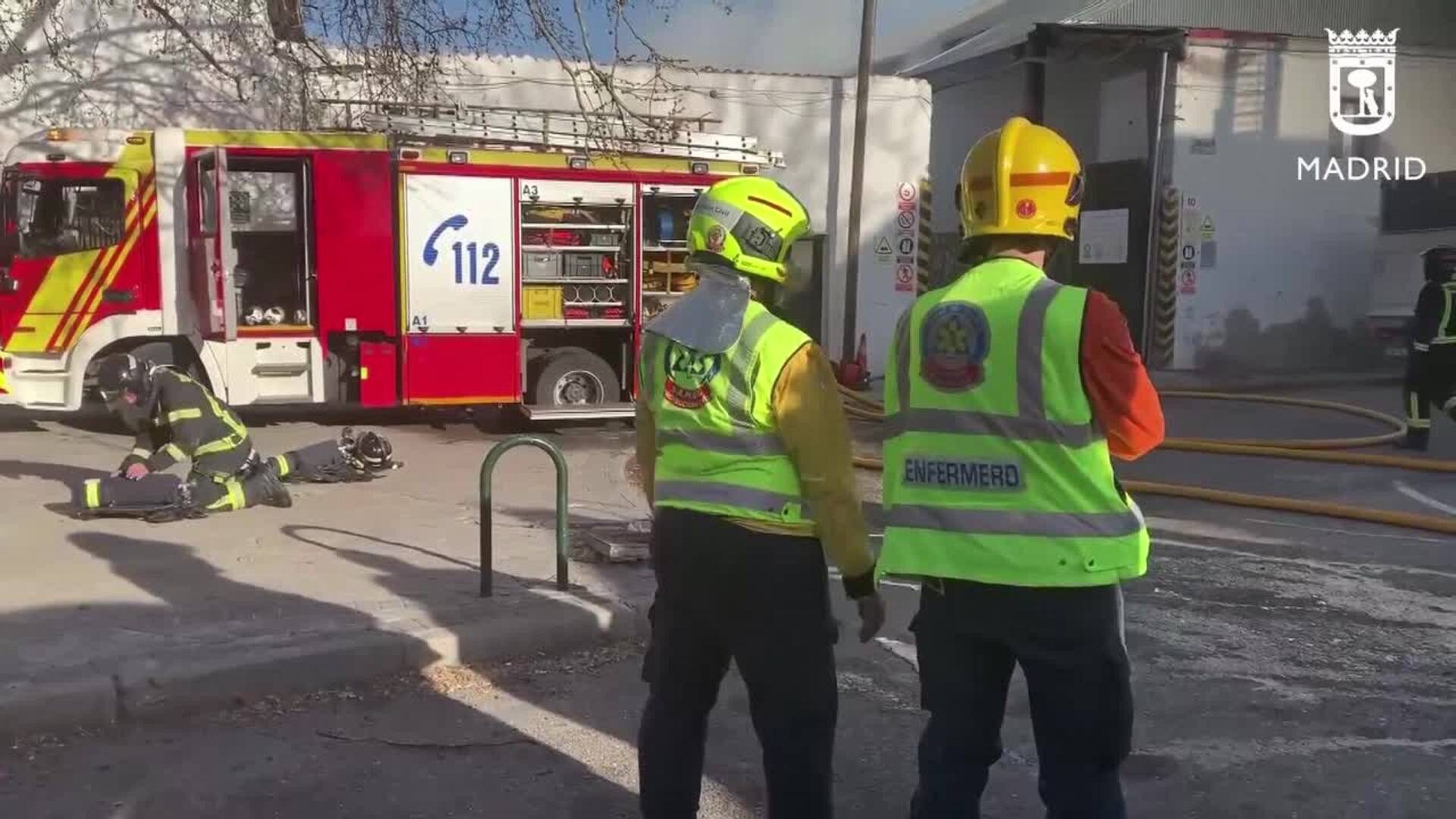 Arde una nave de reciclaje de papel en San Blas (Madrid)