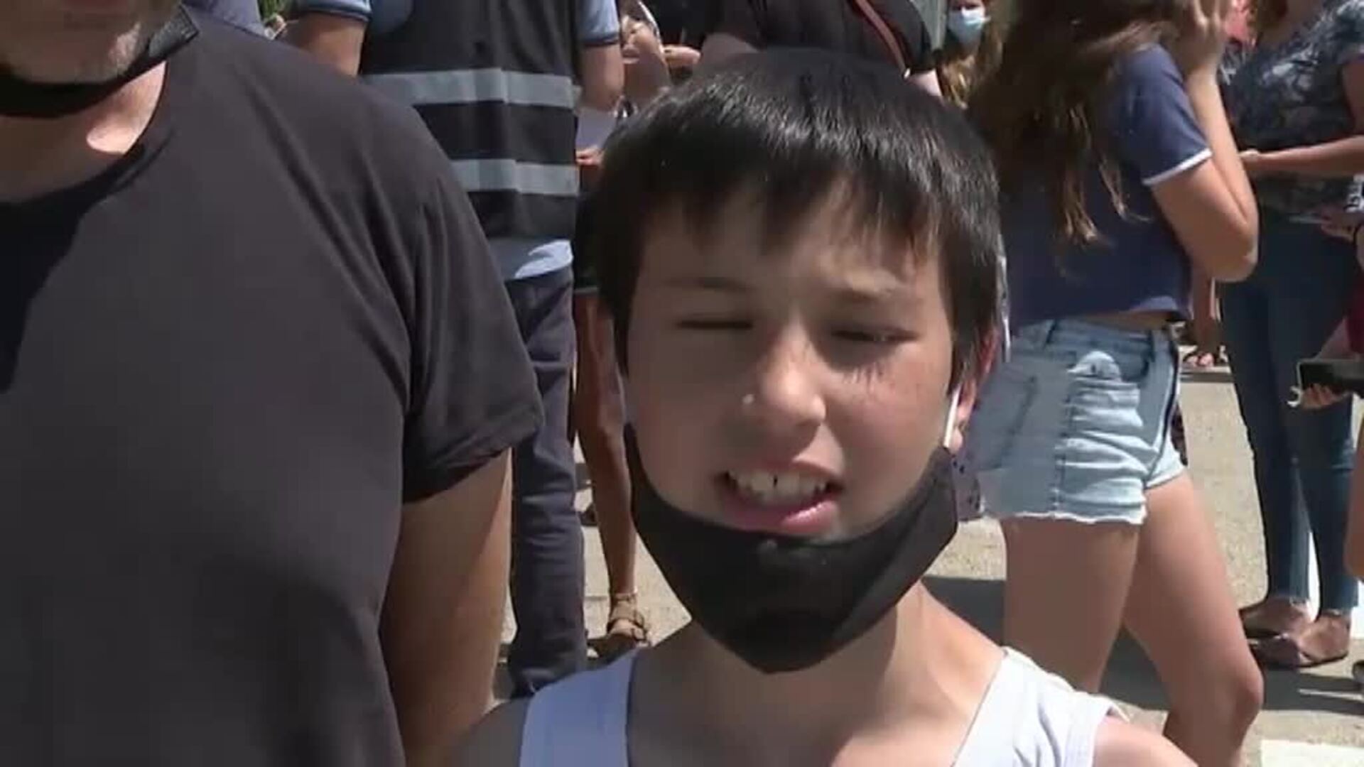 Israel acelera la vacunación de los menores tras los brotes en escuelas