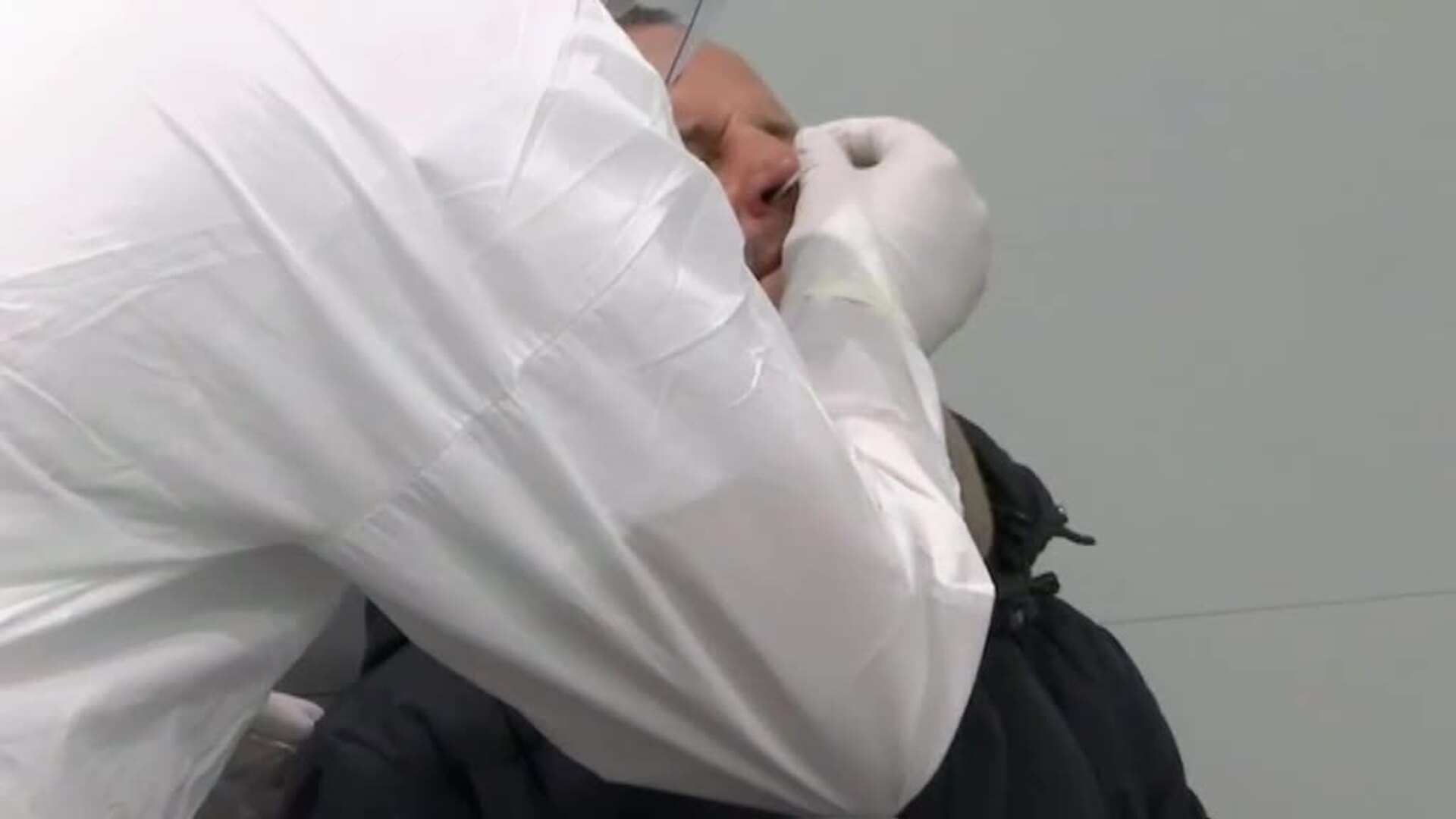 Reino Unido detecta 77 casos de la variante sudafricana