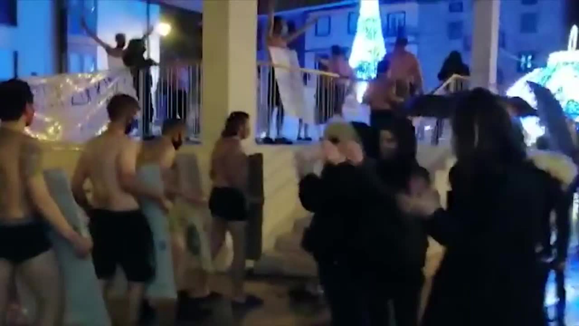 Hosteleros de Ermua piden desnudos medidas para el sector