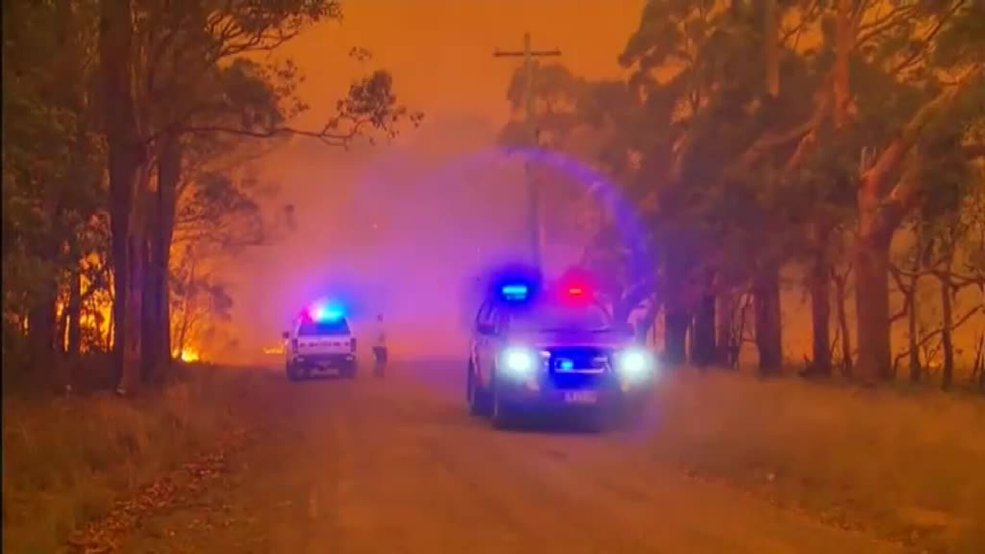 Más de 100 focos incendian el estado más poblado de Australia