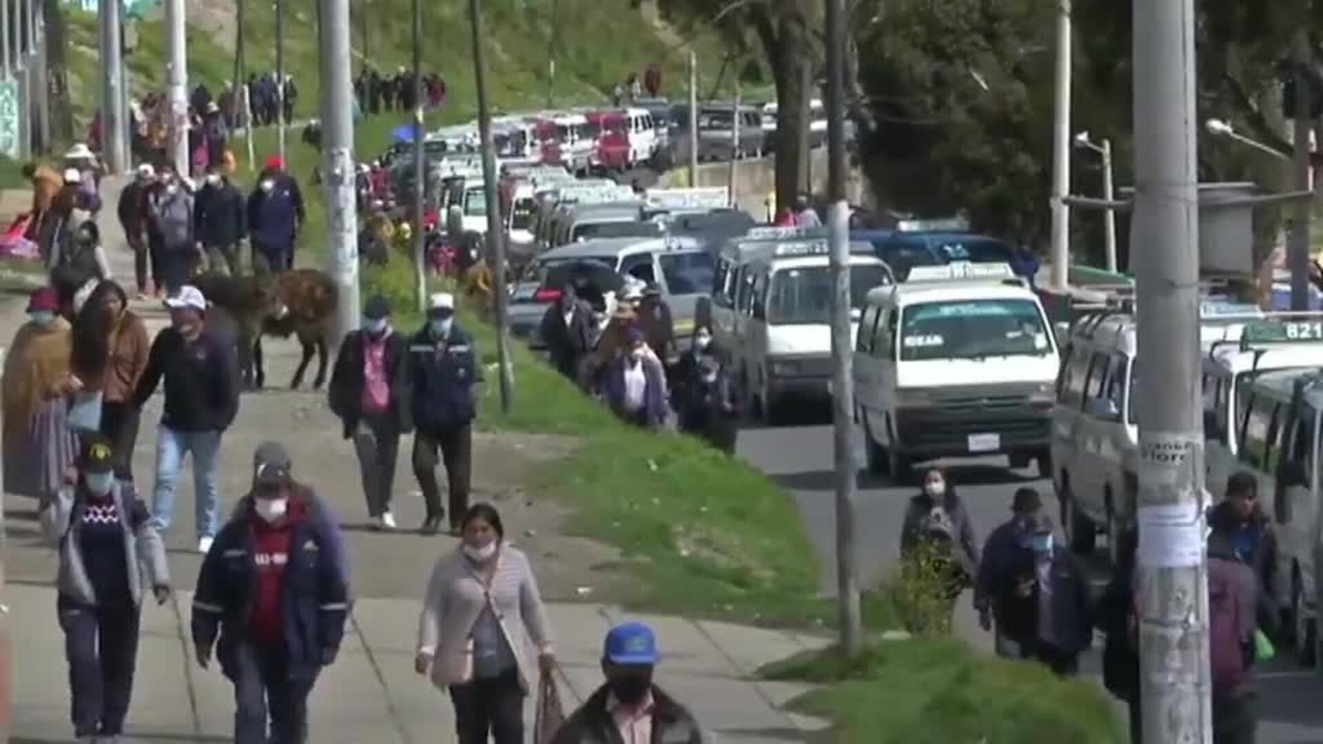 El Gobierno de Bolivia retira el uso de pasaporte covid para entrar en lugares públicos &quot;mientras dure la emergencia sanitaria&quot;