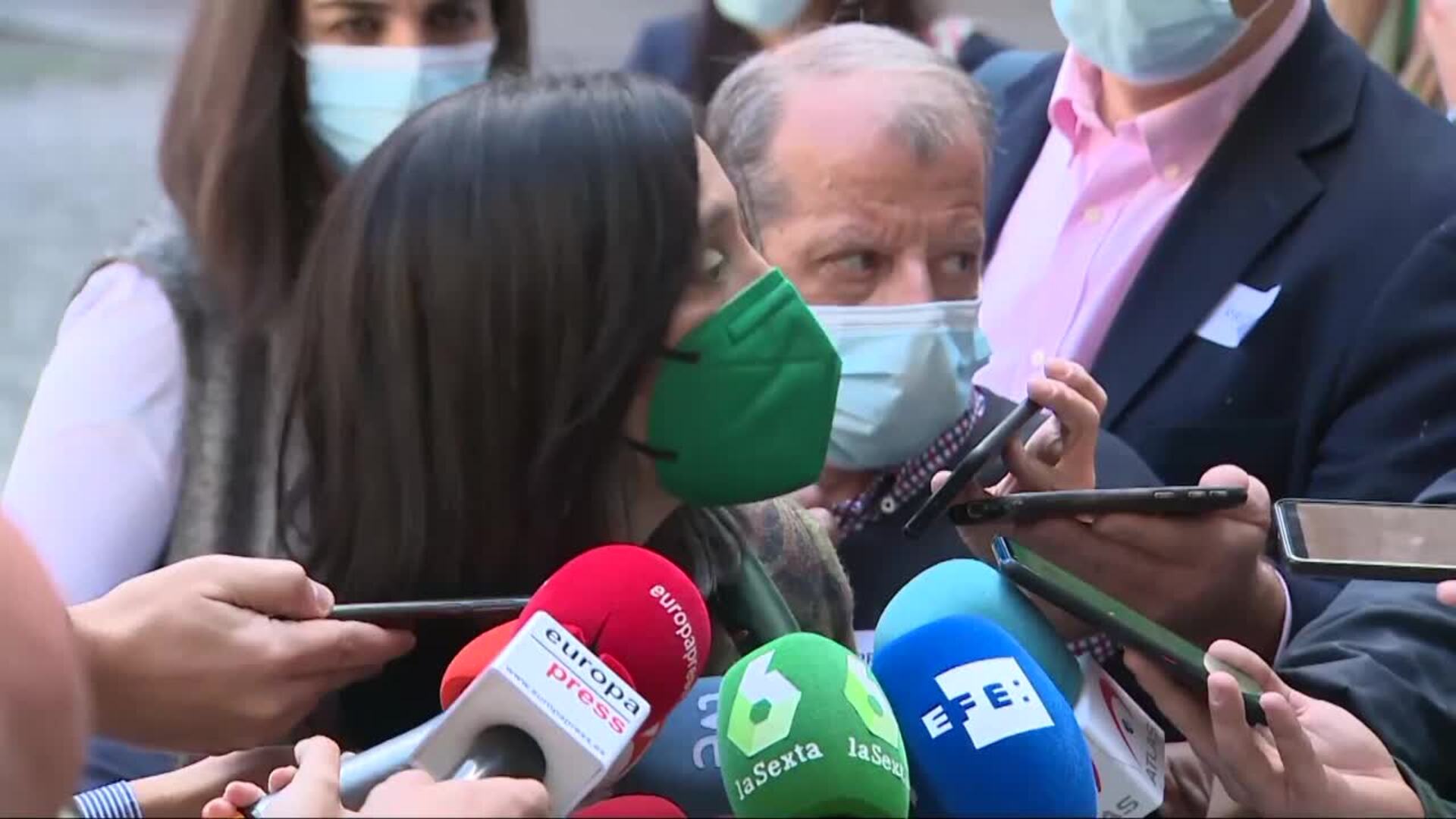 Ayuso y Monasterio reclaman medidas contra los actos vandálicos en los macrobotellones