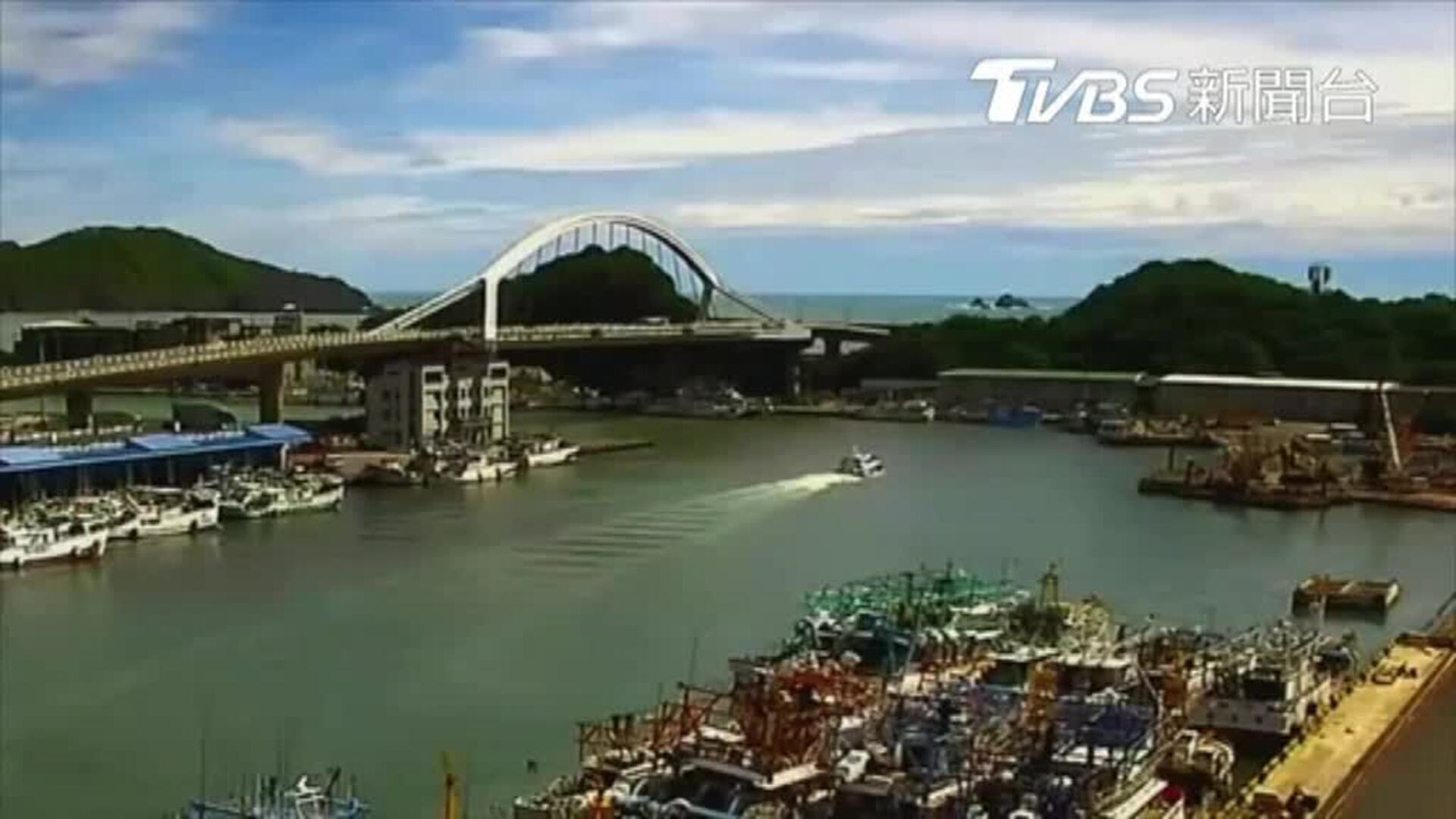 Asombrosa caída de un puente en Taiwan