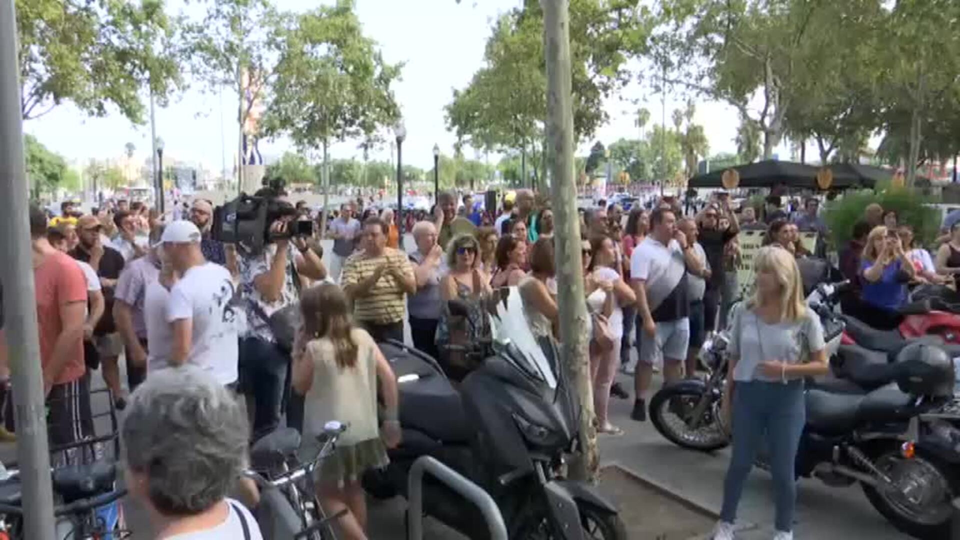 Un &#039;tsunami vecinal&#039; recorre las calles de Barcelona para denunciar la inseguridad