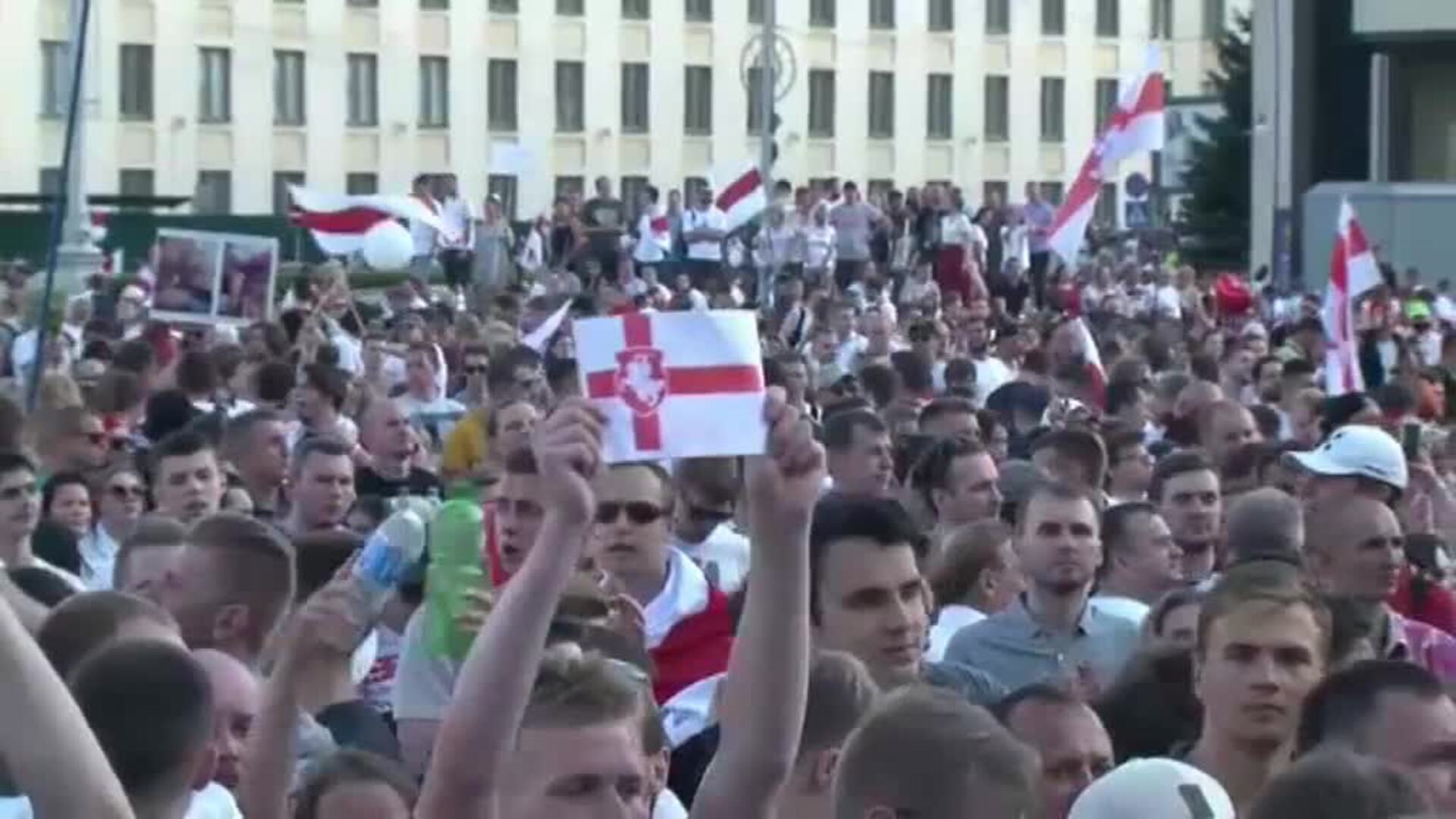 Lukashenko ordena prohibir las protestas y detener a los miembros de la oposición