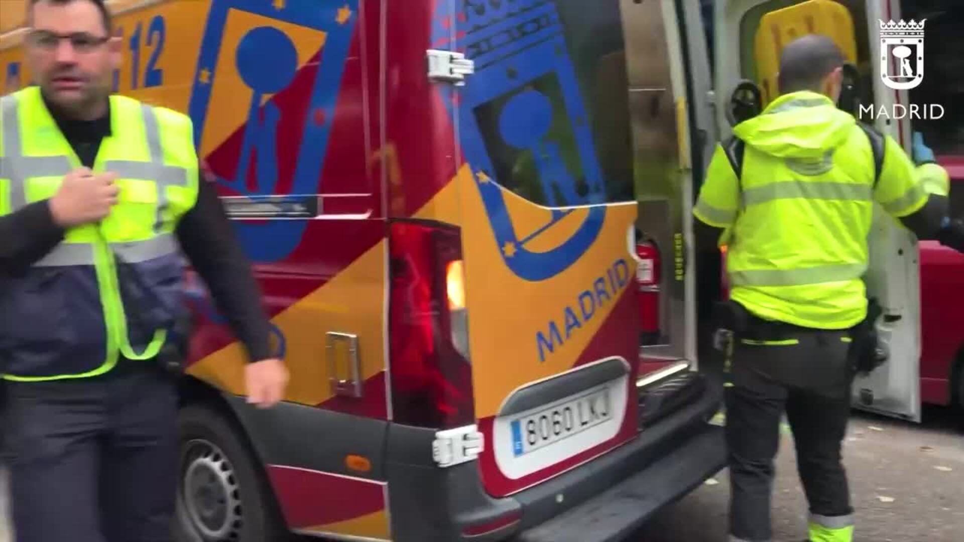 Muere una mujer tras precipitarse desde un décimo piso con sus dos hijos de 3 años