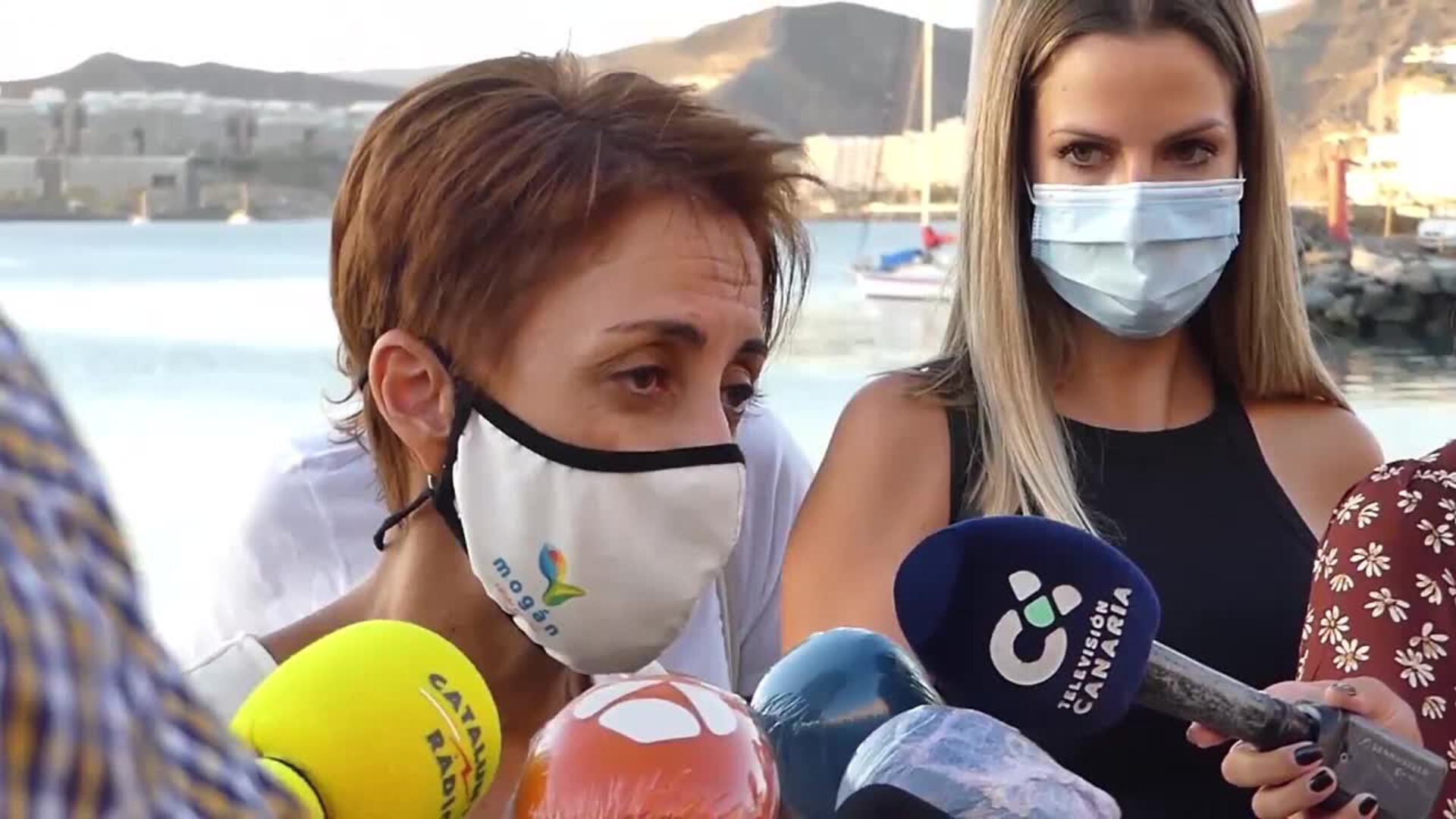 Desalojan a unos 200 migrantes del muelle de Arguineguín