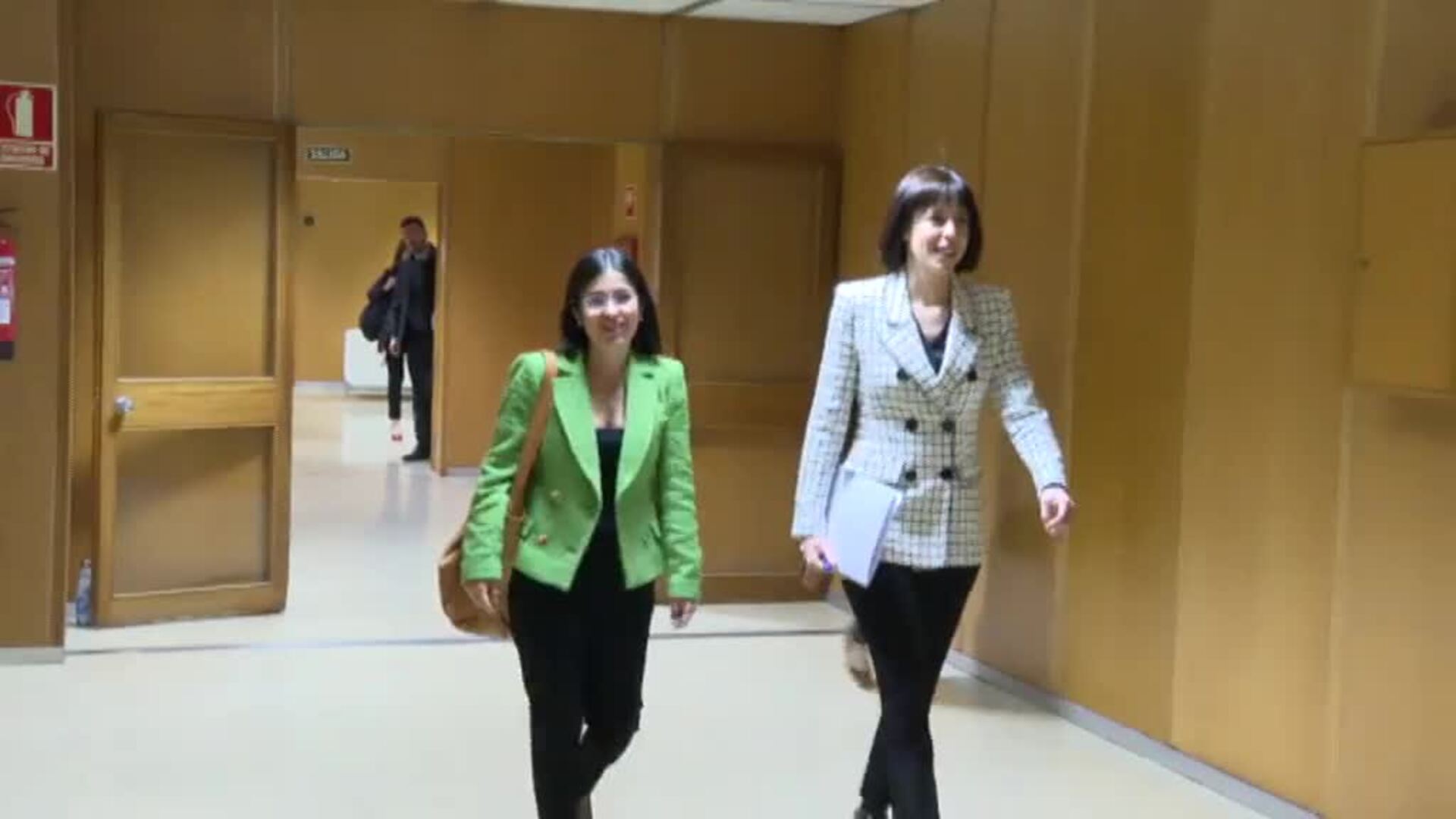 Políticos sin o con mascarilla