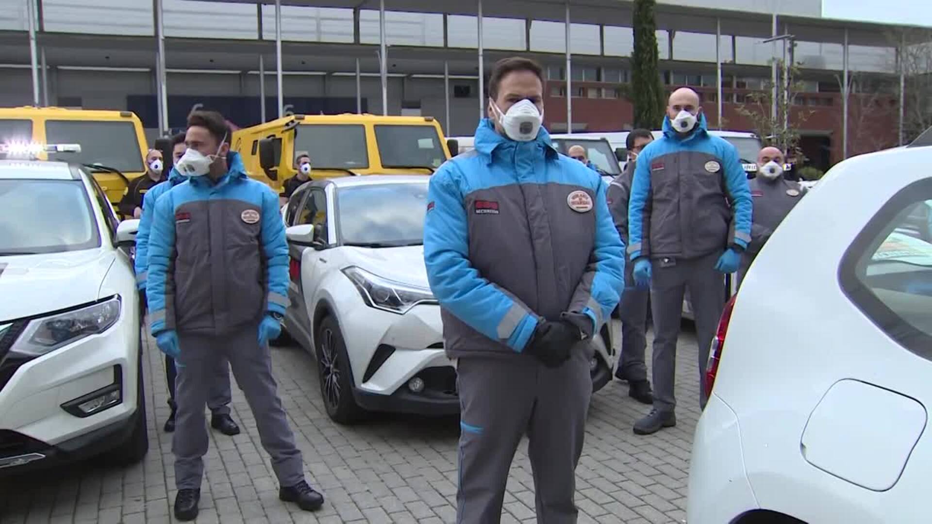 Profesionales de la seguridad privada homenajean a los sanitarios por su lucha contra el COVID-19