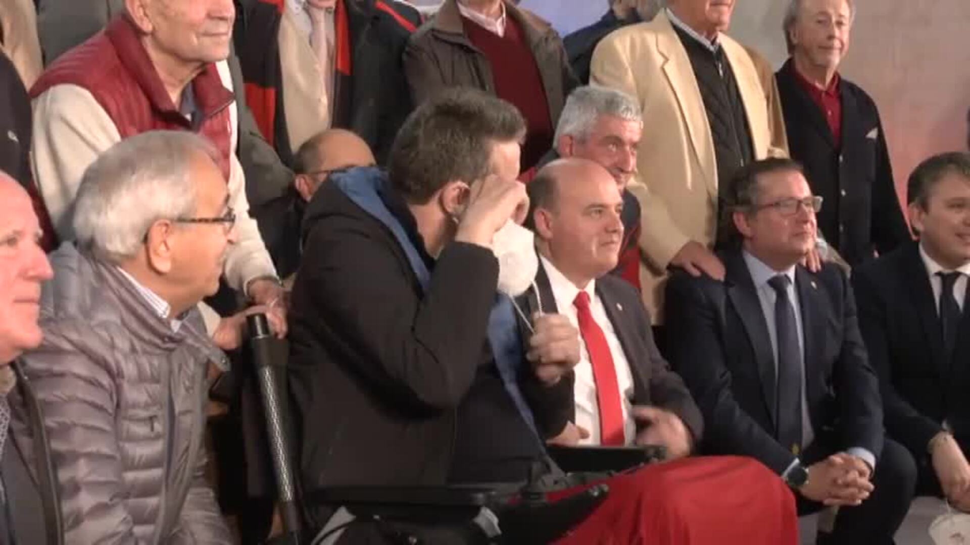 Osasuna distingue a 55 socios con su insignia de Oro y homenajea a Unzué