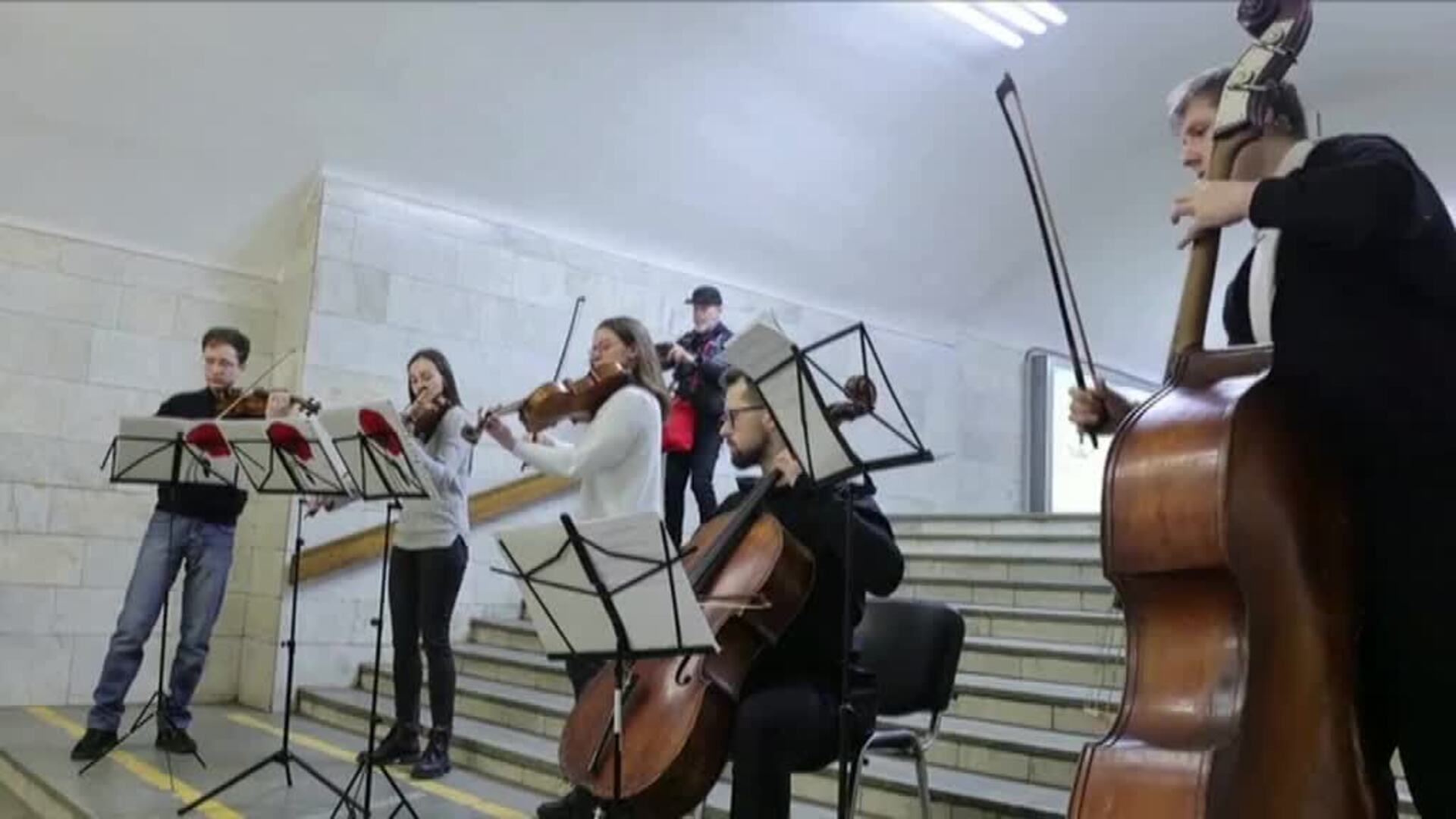 Los ucranianos disfrutan de un concierto improvisado en Járkov