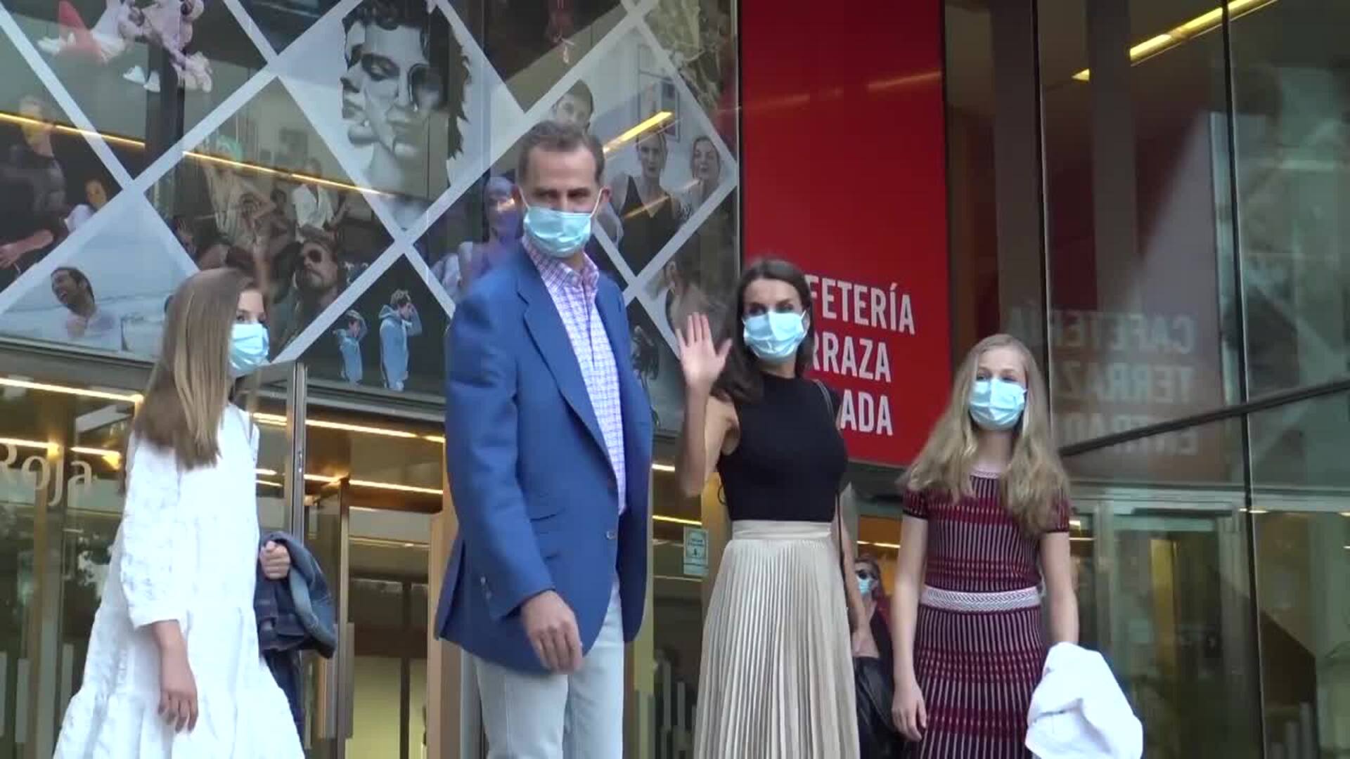 La Familia Real acude a un espectáculo flamenco para celebrar el aniversario del Rey