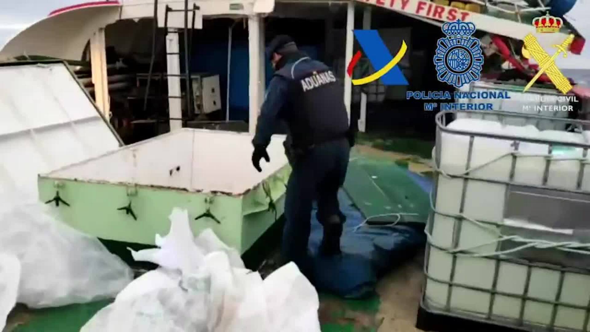 Abordan un pesquero con 15 toneladas de hachís a 30 millas de Fuerteventura